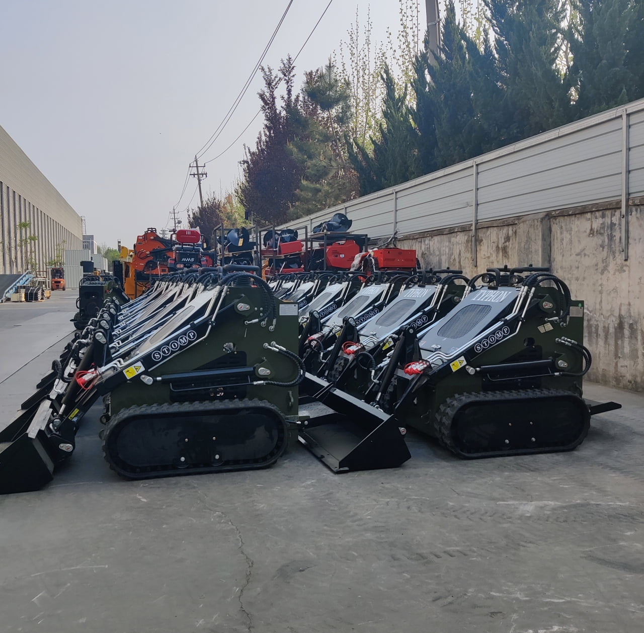 TYPHON Skid-Steer Loader with 22.1 HP Honda Engine (Tracked, 830 lb Capacity) 1u4l9