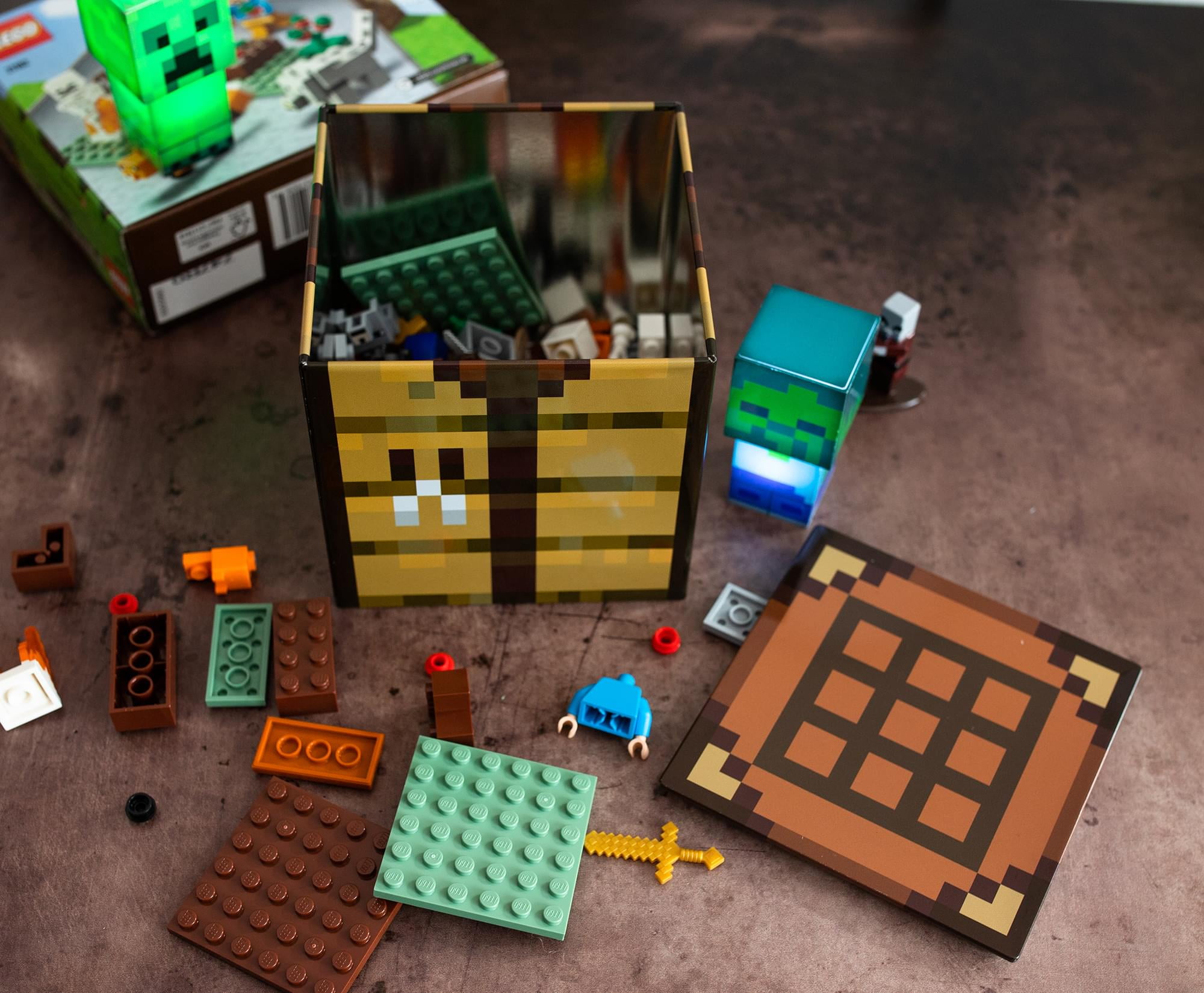 Minecraft Crafting Table Metal Storage Box Organizer with Lid (Brown, 4 in) boezd