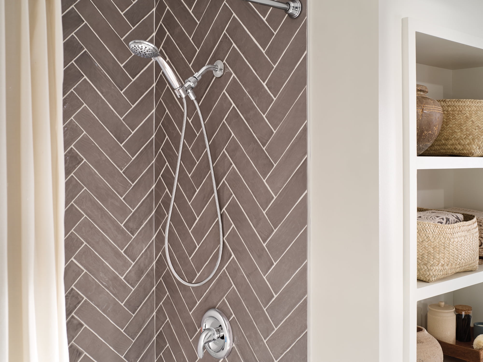 Moen Attune 6-Mode Hand Held Shower Head with Kink-Free Hose (Chrome, 60 in) u0l3b