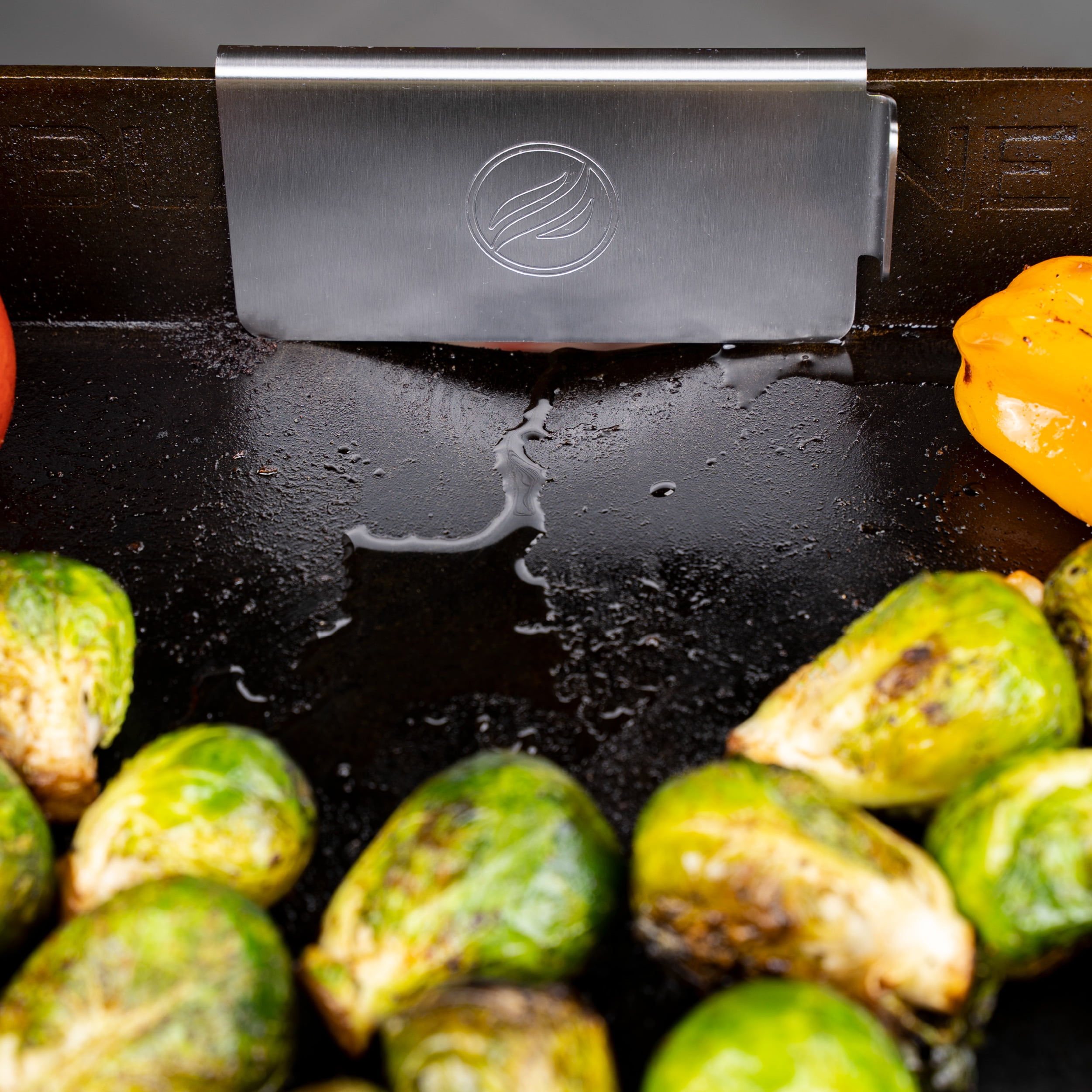 Blackstone Ultimate Griddle Kit Professional Cooking and Cleaning Set (Silver, 25-Piece) krabb