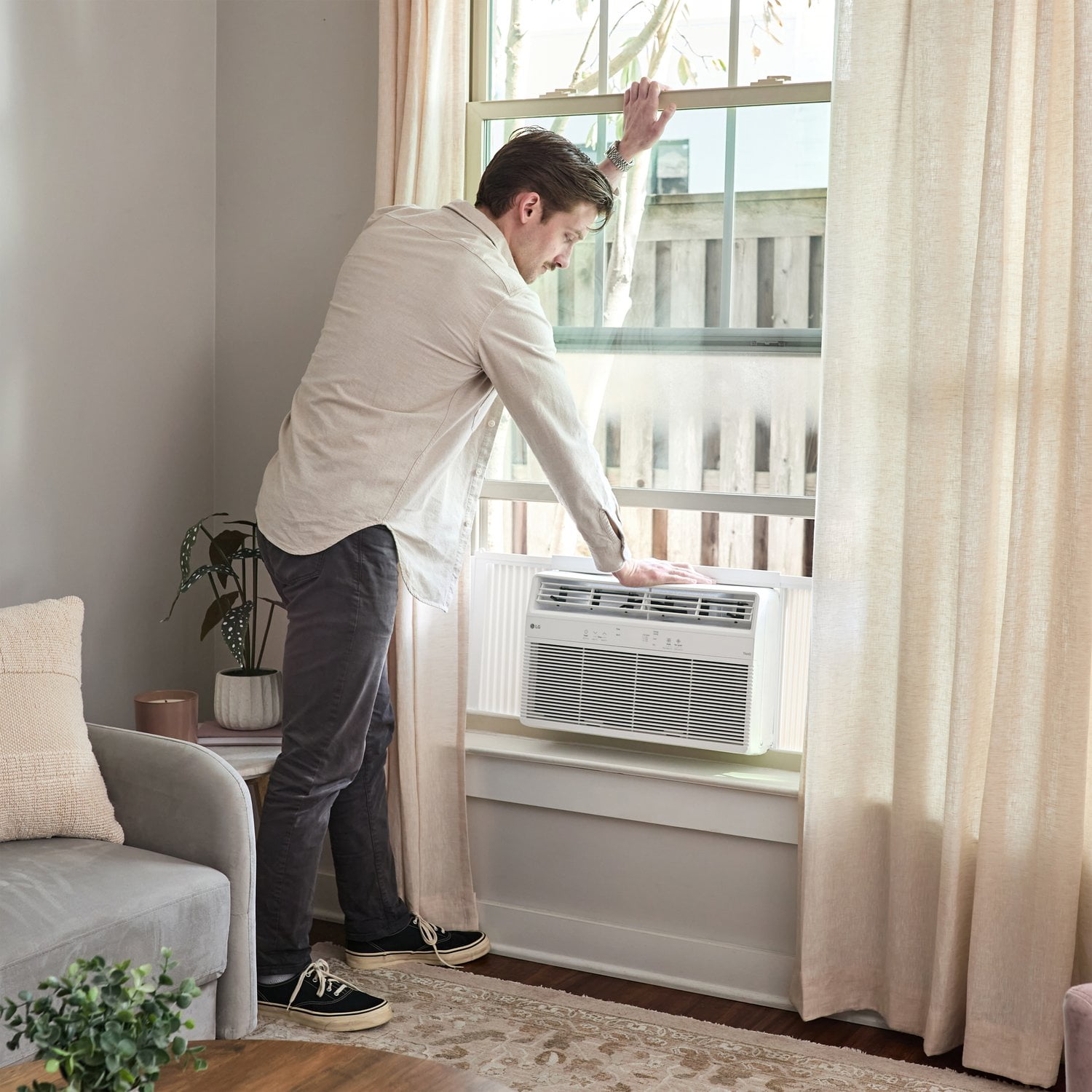LG 8000 BTU Window-Mount Air Conditioner with Remote Control (White, 350 sq ft) t08rg