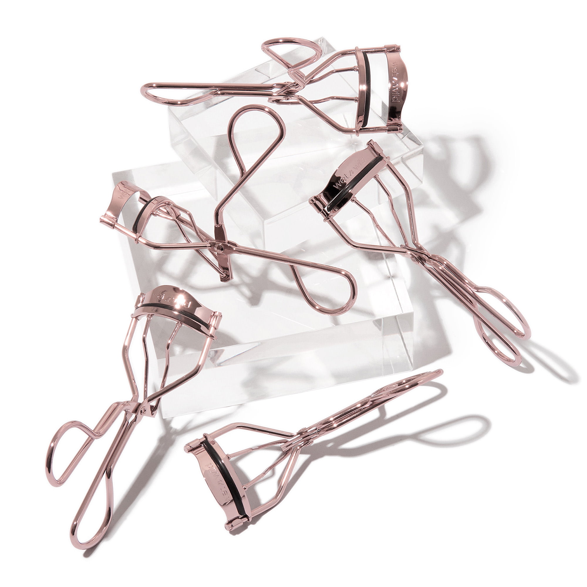 Wet n Wild High on Lash Eyelash Curler, Pinch-Free Metal Design (Pink, 1 Count) 68073
