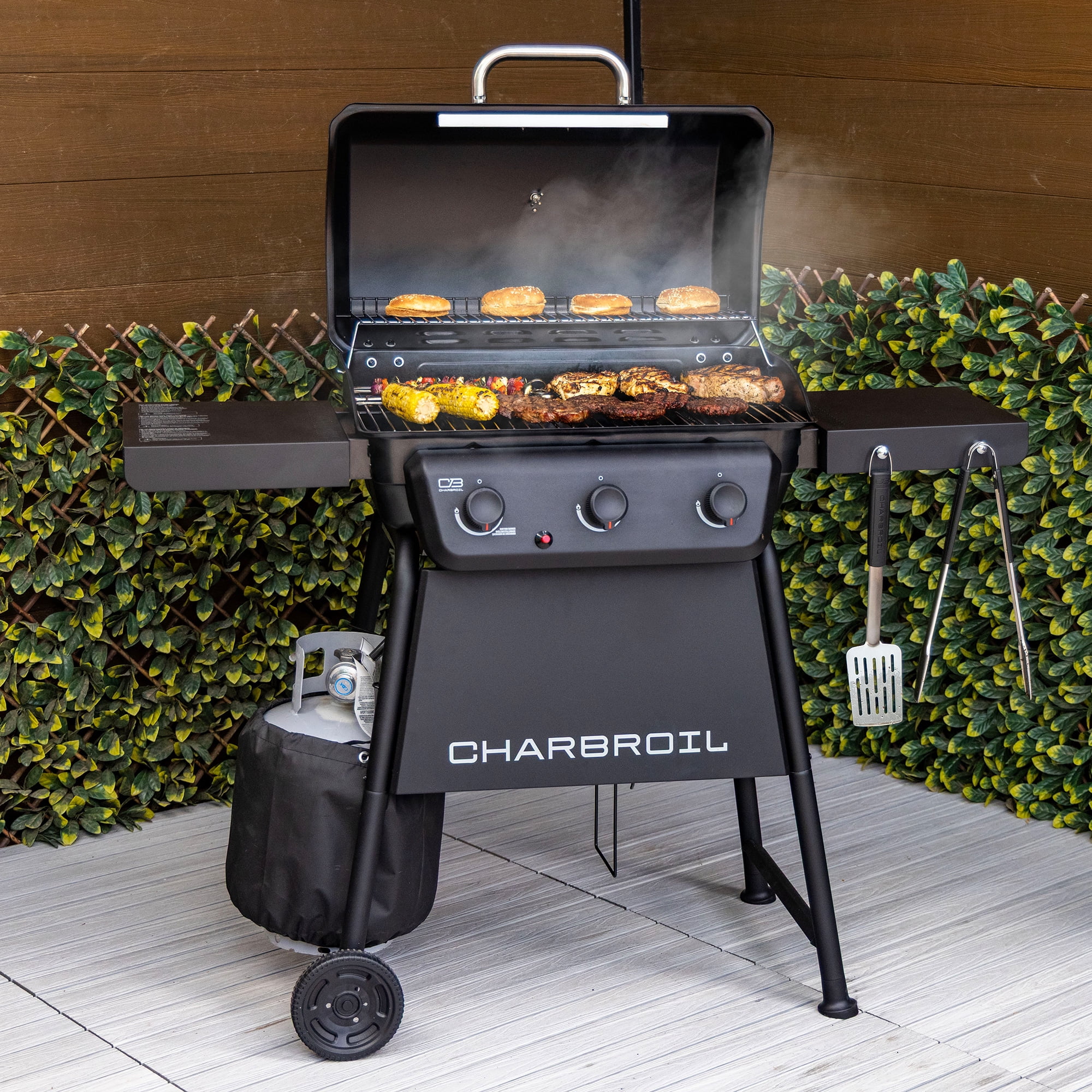Charbroil Classic Series 3-Burner Gas Grill (Black, 530 sq in) fj7fi