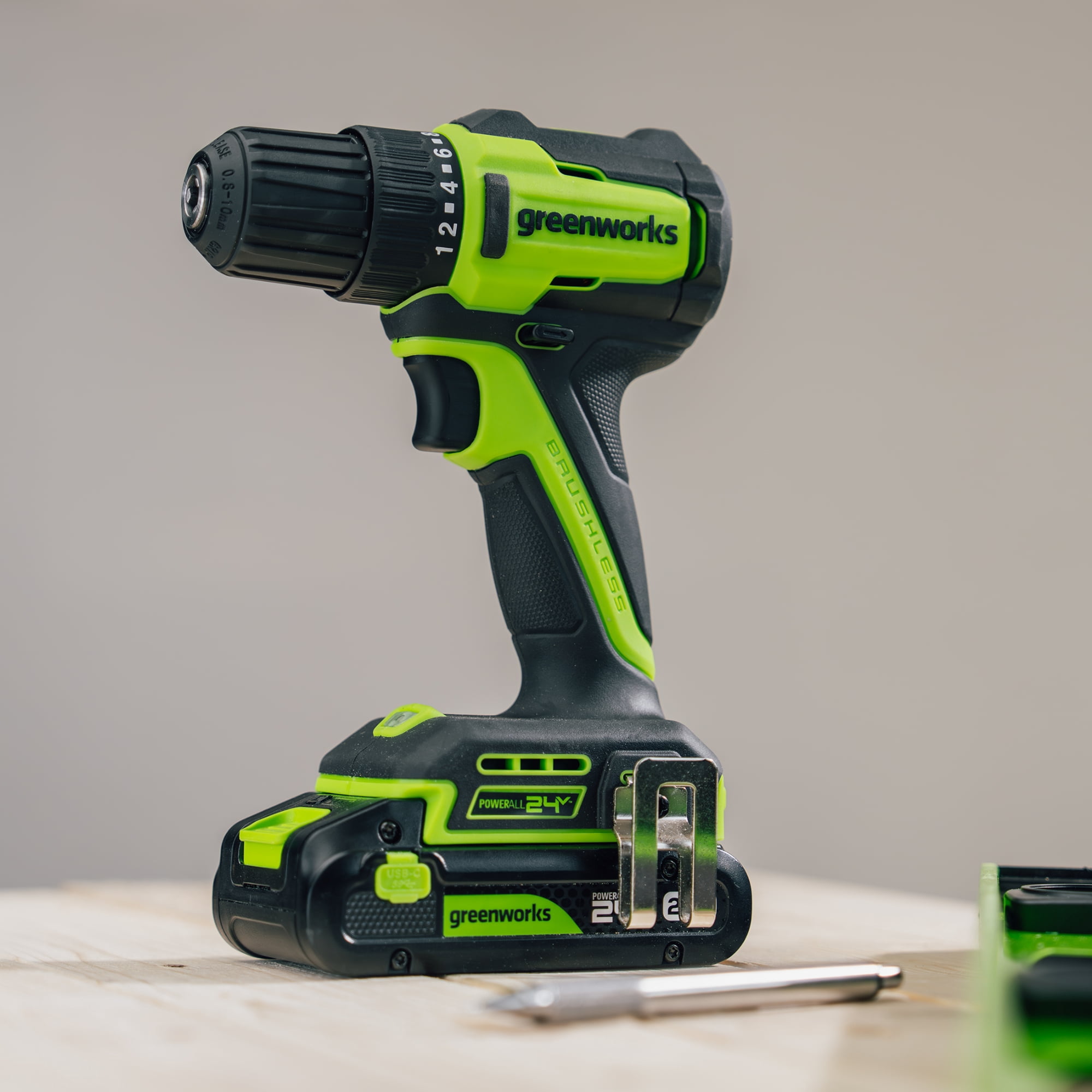 Greenworks 24V Brushless 1/2 in Cordless Drill Driver with 2 Ah Battery and Charger (Black, 2-Speed) doo1f