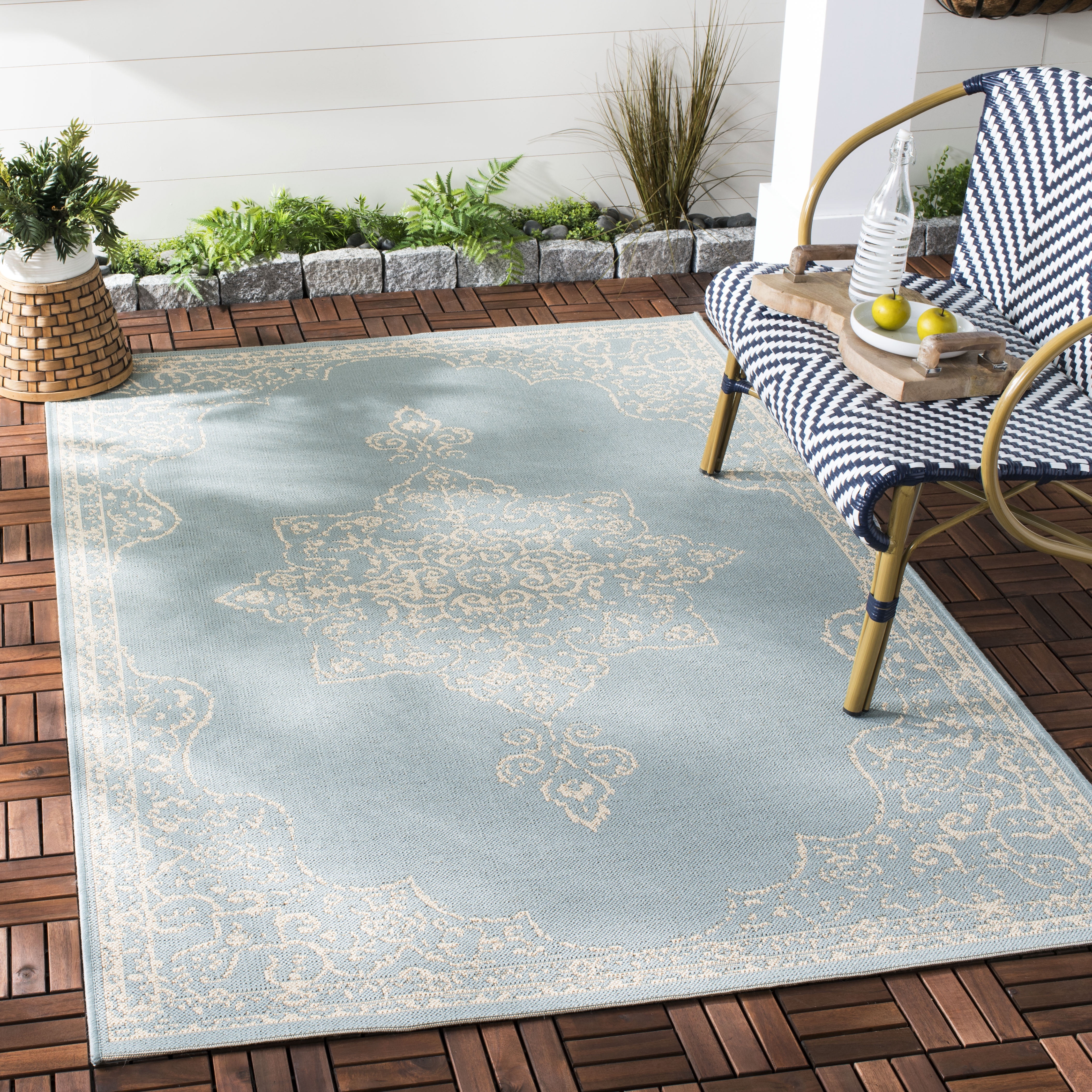 Safavieh Beach House Janine Medallion Indoor/Outdoor Area Rug (Cream/Aqua, 2 ft 2 in x 4 ft) 07w0e