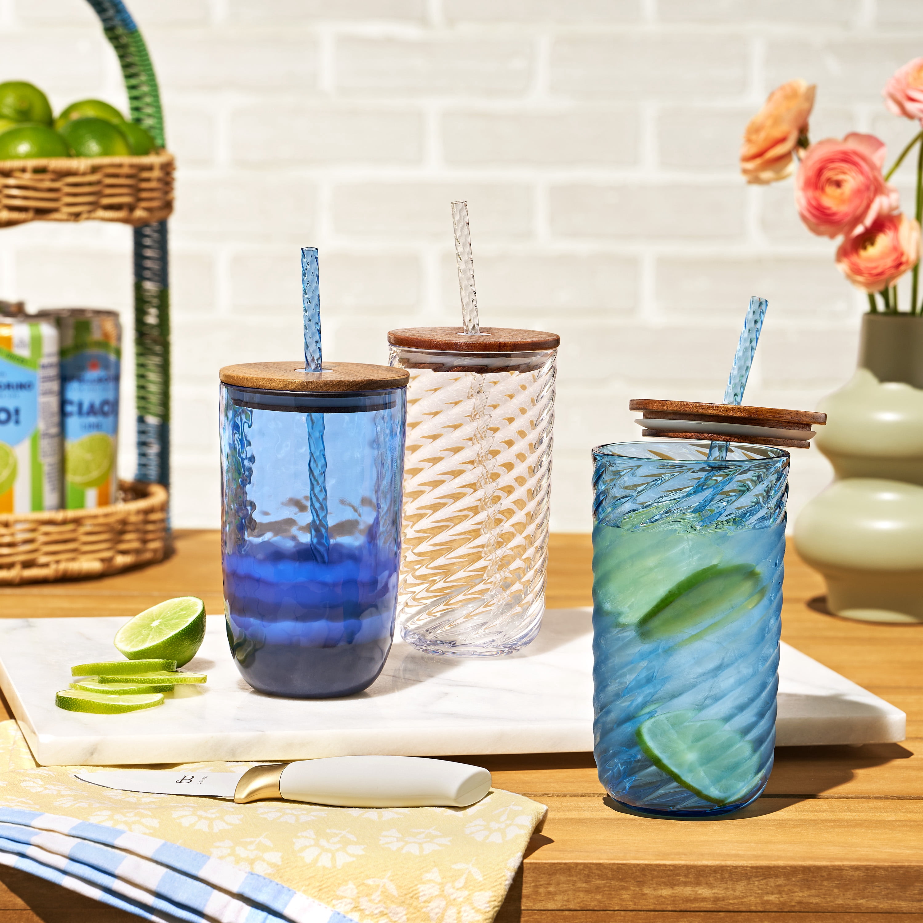 Beautiful Tritan Swirl Texture Sipper Tumbler with Lid and Straw (Clear, 21 fl oz) 9zxbn