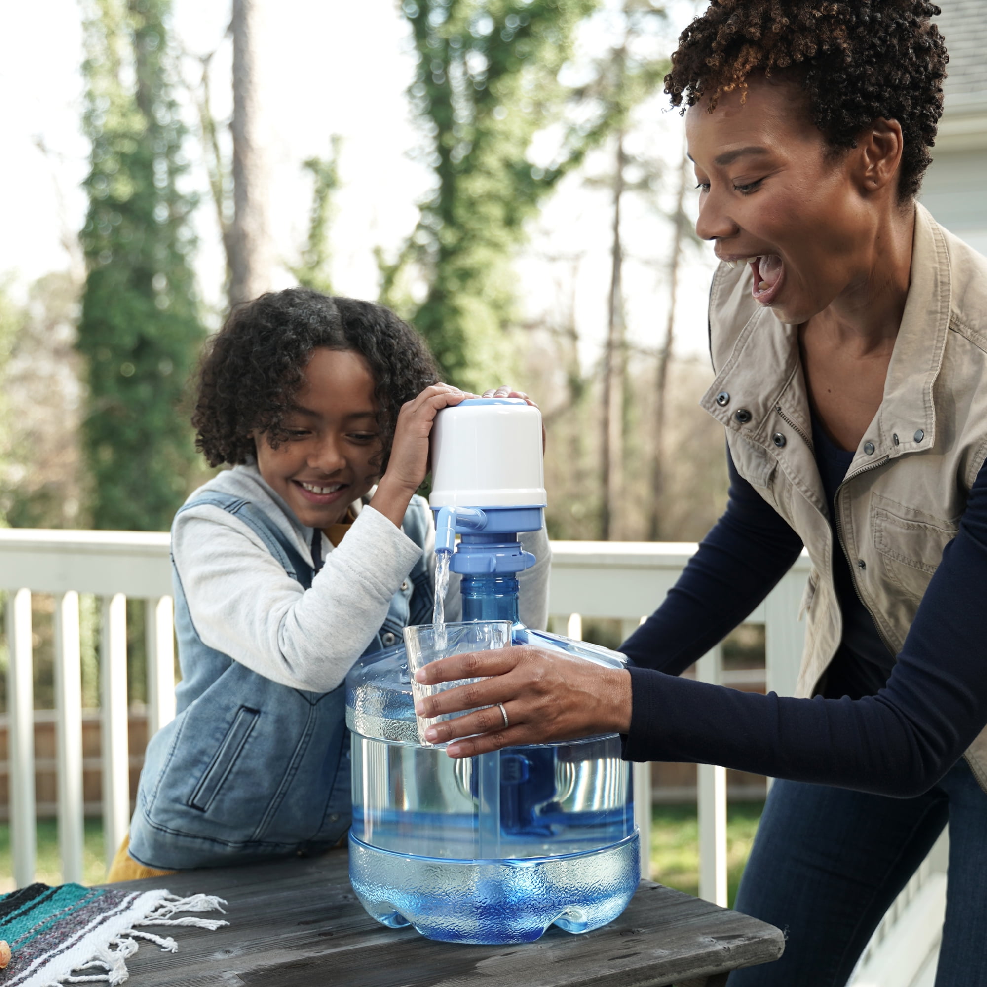 Primo Water Portable Manual Water Pump for 3 and 5 Gallon Jugs (Blue and White, 1 Pack) laypn