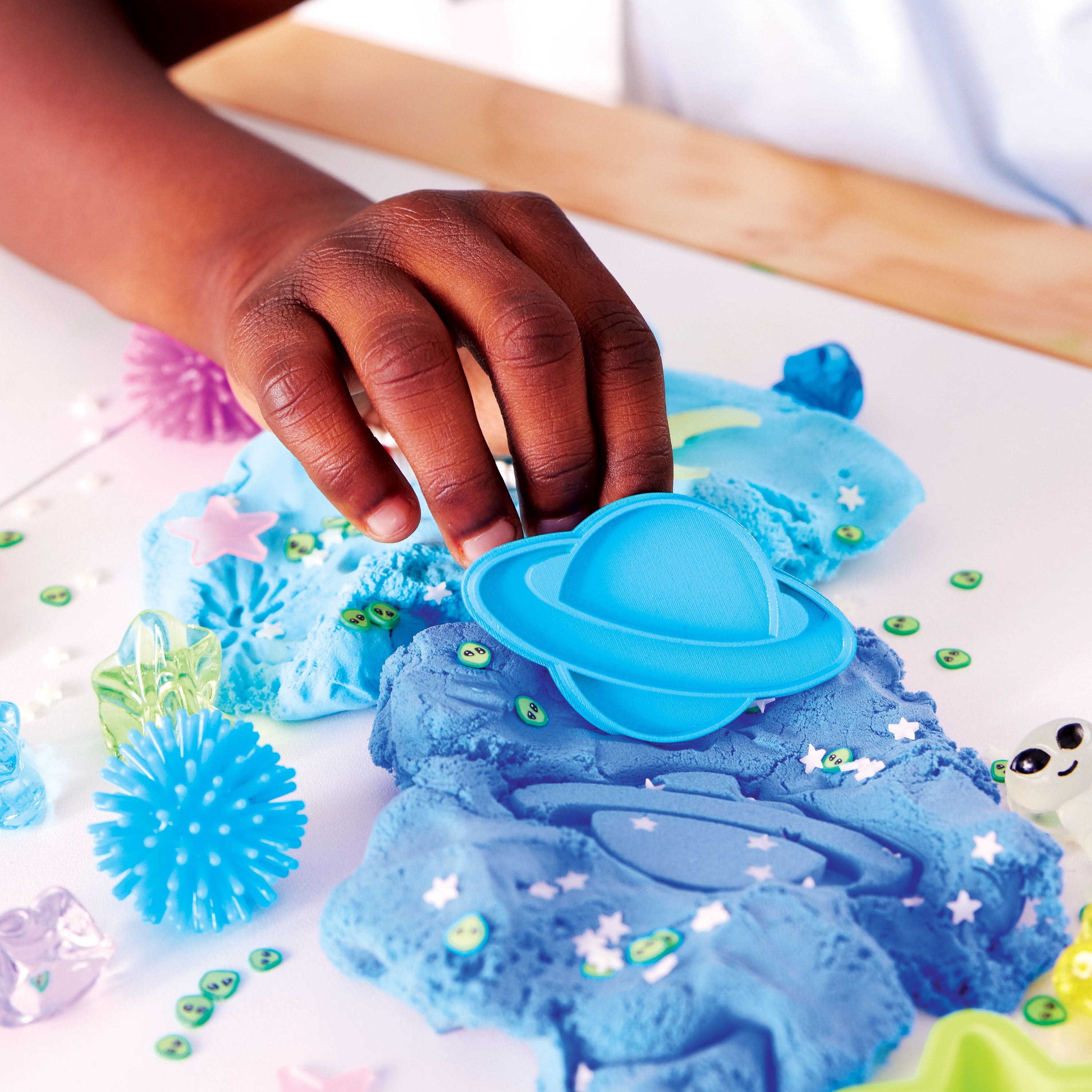 Creativity for Kids Outer Space Sensory Activity Set (Glowing Tactile Craft Kit, 1 Pack) 43swf