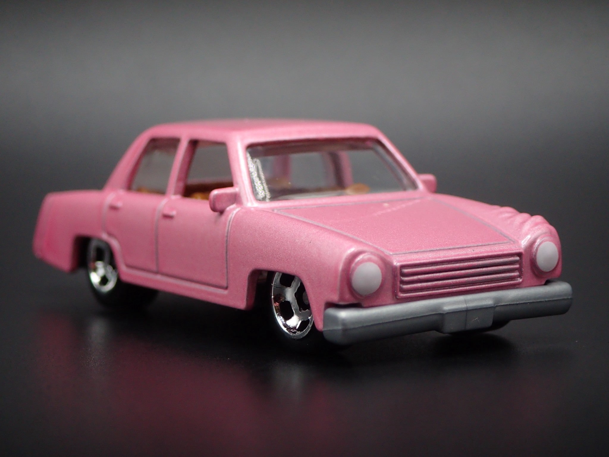 Hot Wheels 1973 Plymouth Valiant Simpsons Family Car Diecast Model (Pink, 1/64 Scale) nozbs