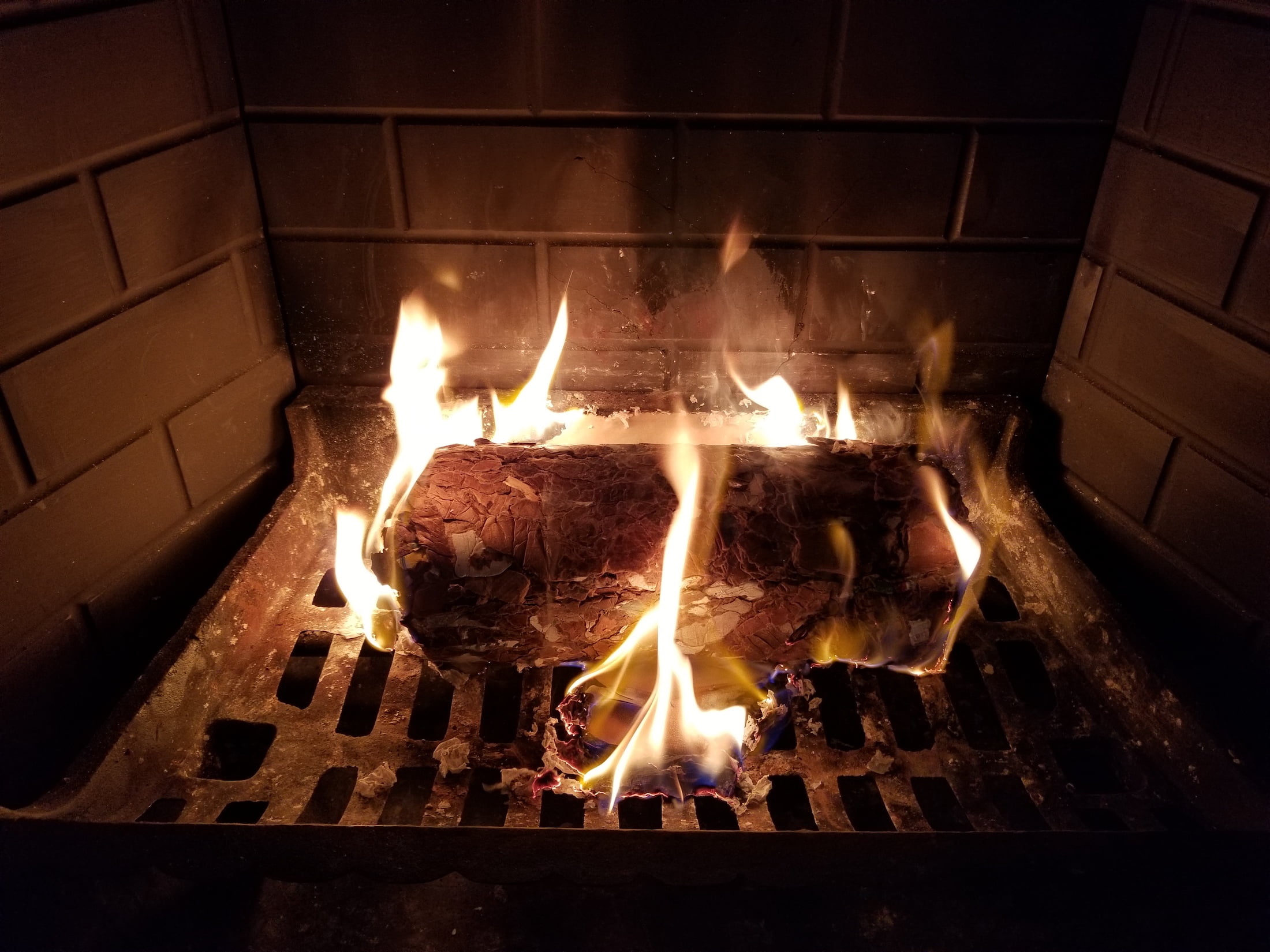 Enviro-Log Indoor and Outdoor Fire Logs, Clean-Burning Recycled Material (6 Count, 4.3 lb Each) gt8pj