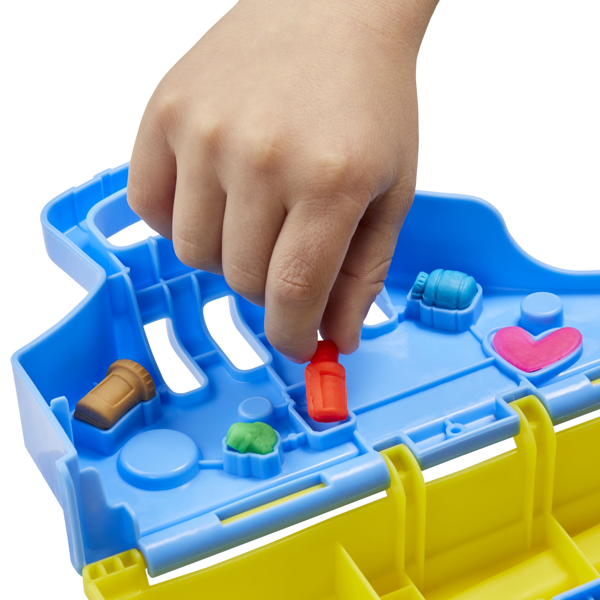 Play-Doh Care 'N Carry Vet Playset with Toy Dog and 10 Modeling Tools (5 Colors, 2 oz) 607k4