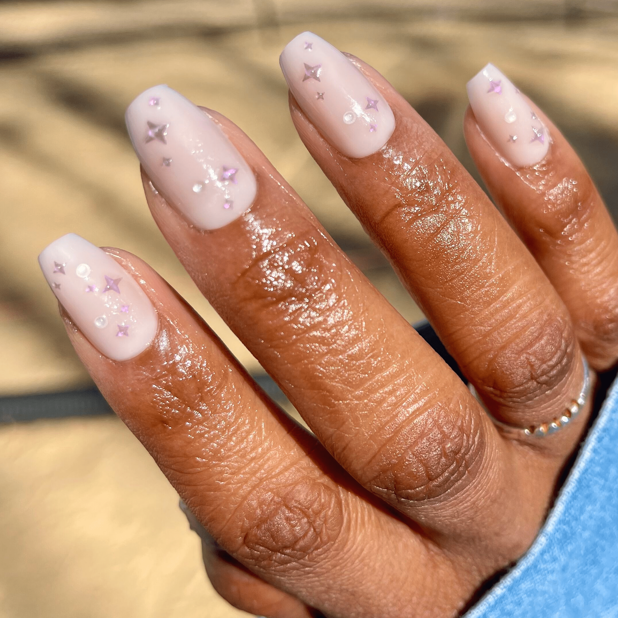 Olive & June Press-on Nails, Instant Mani Medium Coffin Shape, Puffy Sparkles & Pearls (Blue, 42 Pieces) fqcwf