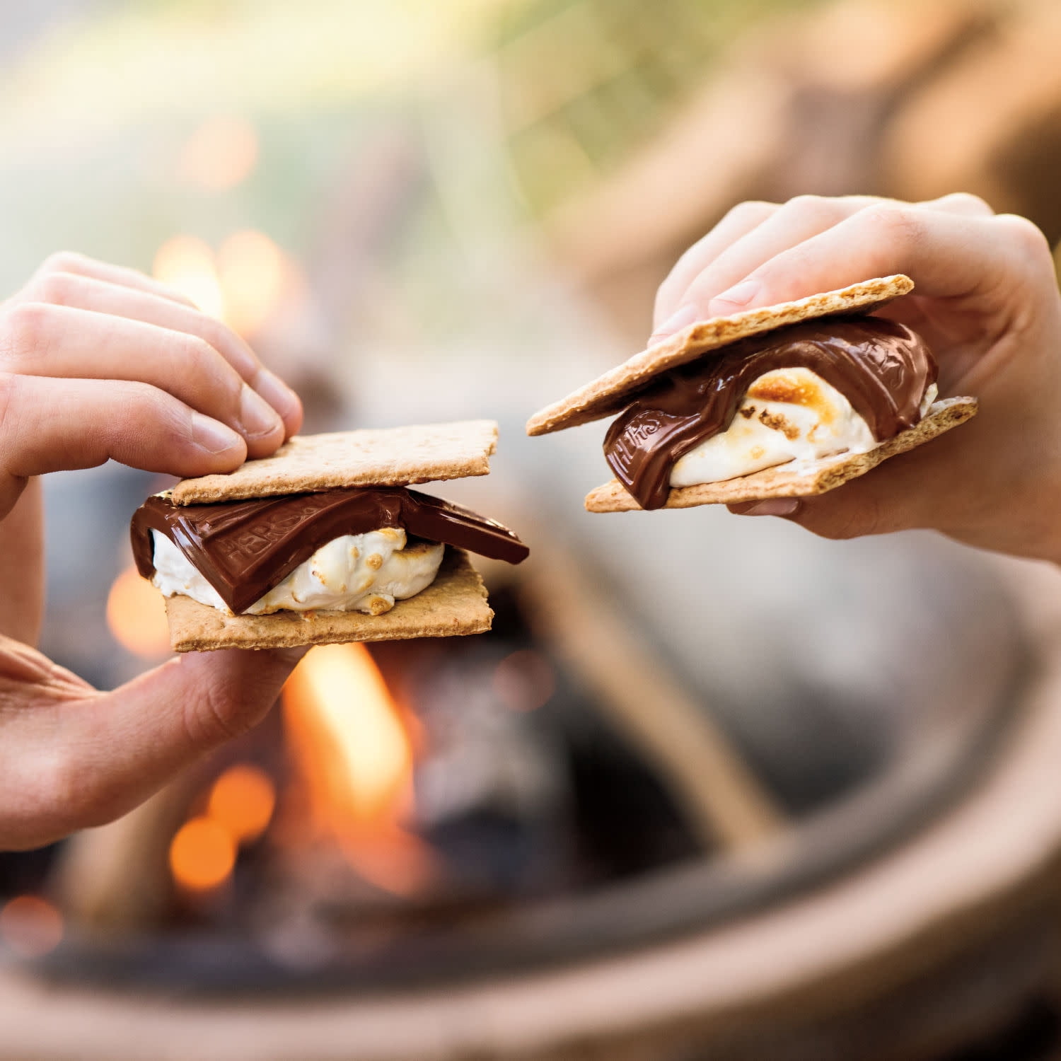 Hershey's S'mores Making Kit with Milk Chocolate, Marshmallows, and Graham Crackers (14 oz) err5p
