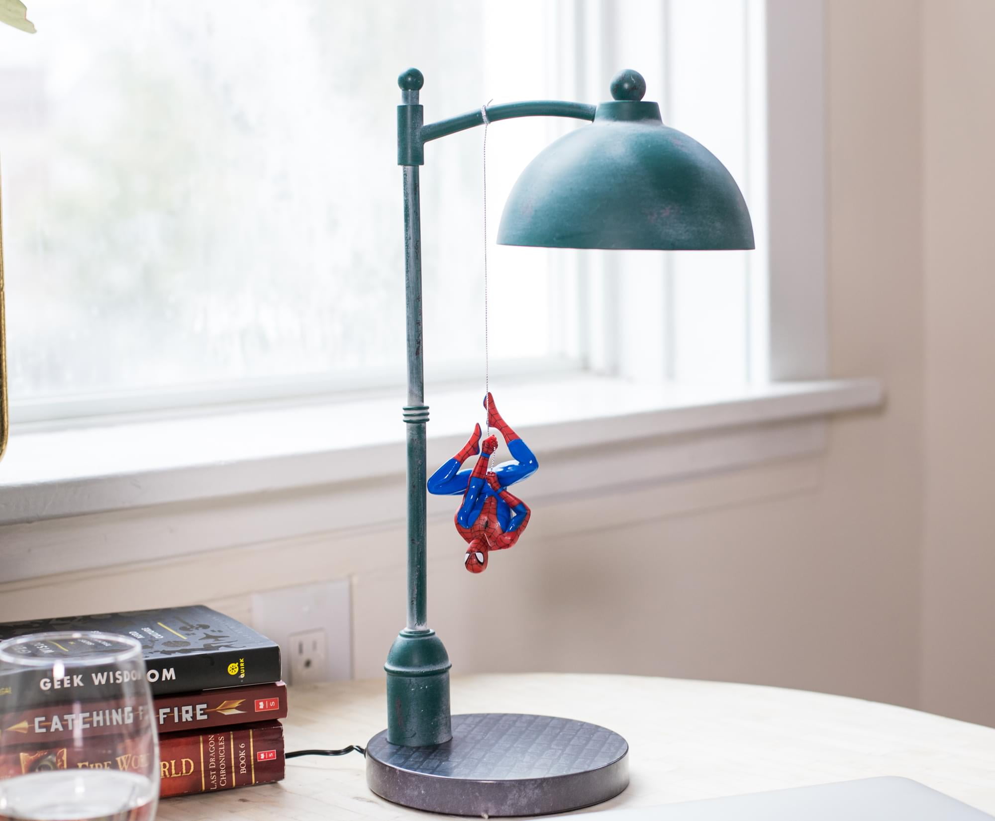 Spider-Man LED Desk Lamp Streetlight Design (16 in) m85gg