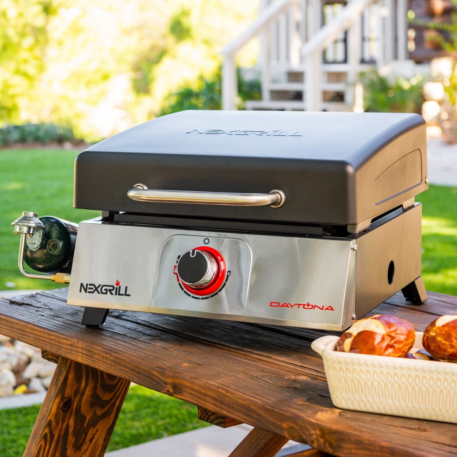 Nexgrill Daytona 1-Burner Portable Gas Griddle with Built-In Lid (Silver, 271 sq in) 3rsdm