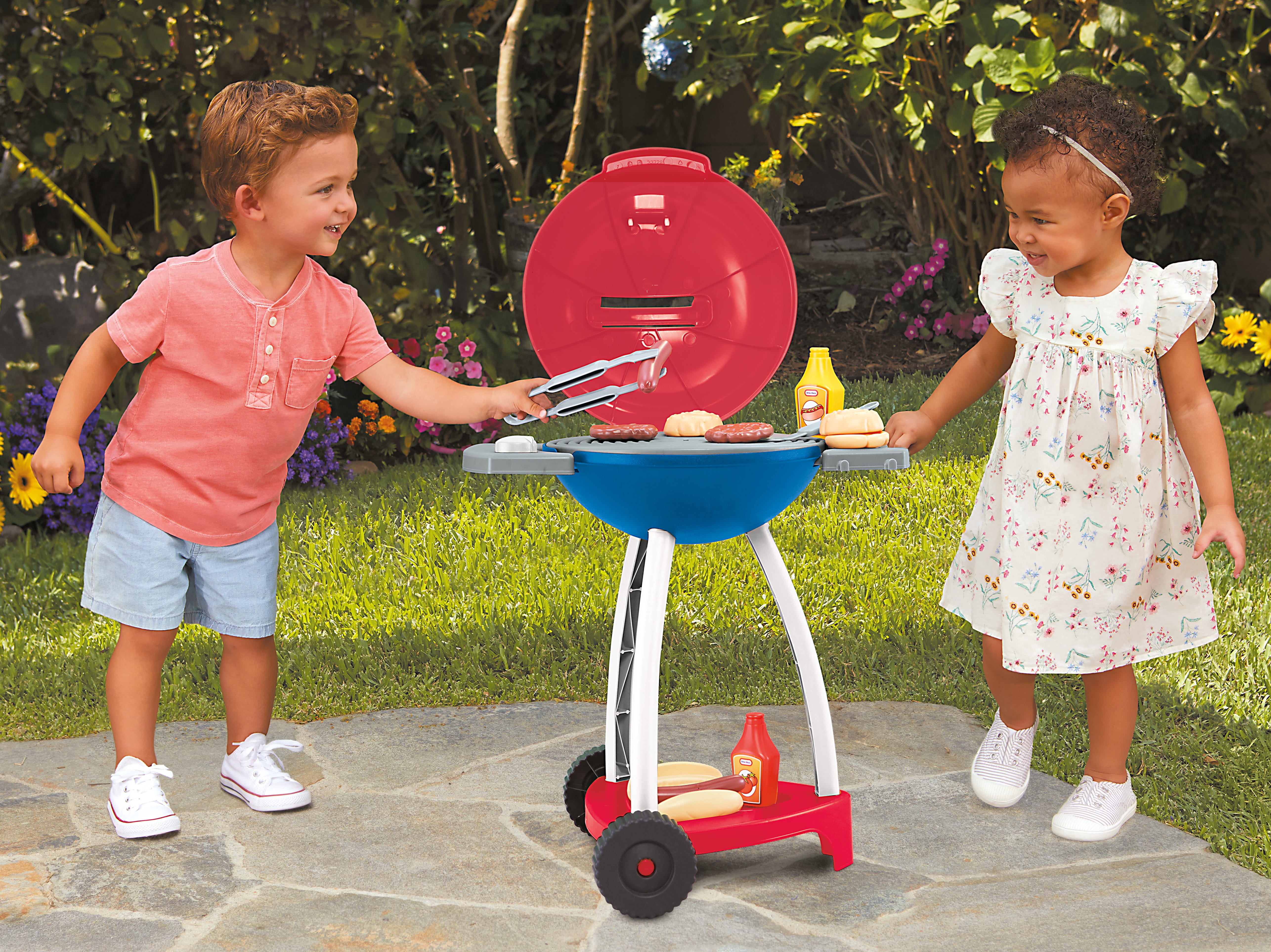 Little Tikes Sizzle & Serve Grill Interactive Cooking Playset with 14 Accessories (Red, 14-Piece Set) dt3xq