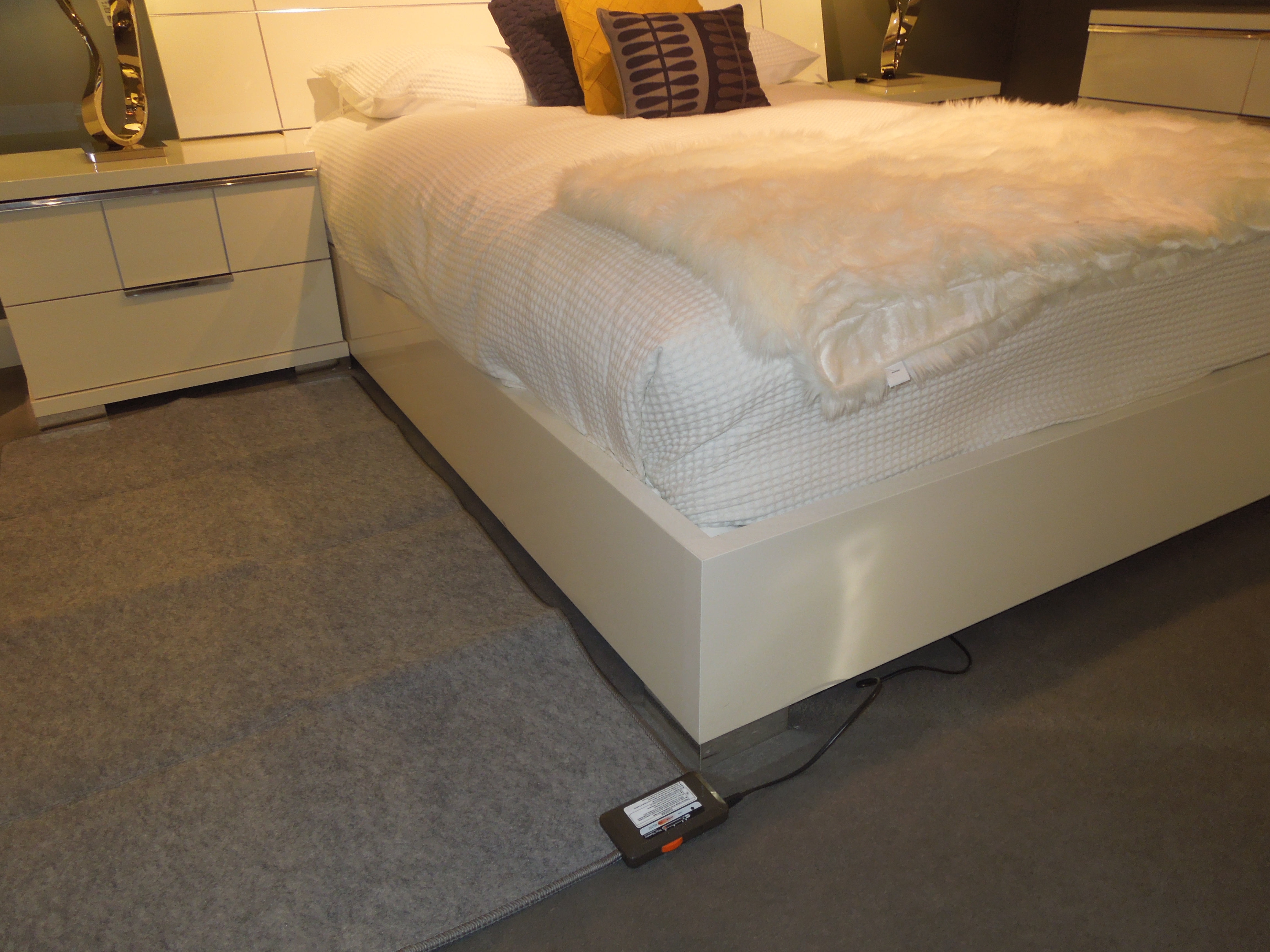Hot Carpet Woo Warmer Electric Radiant Floor Heater (Grey, 33 in x 72 in) iui1r