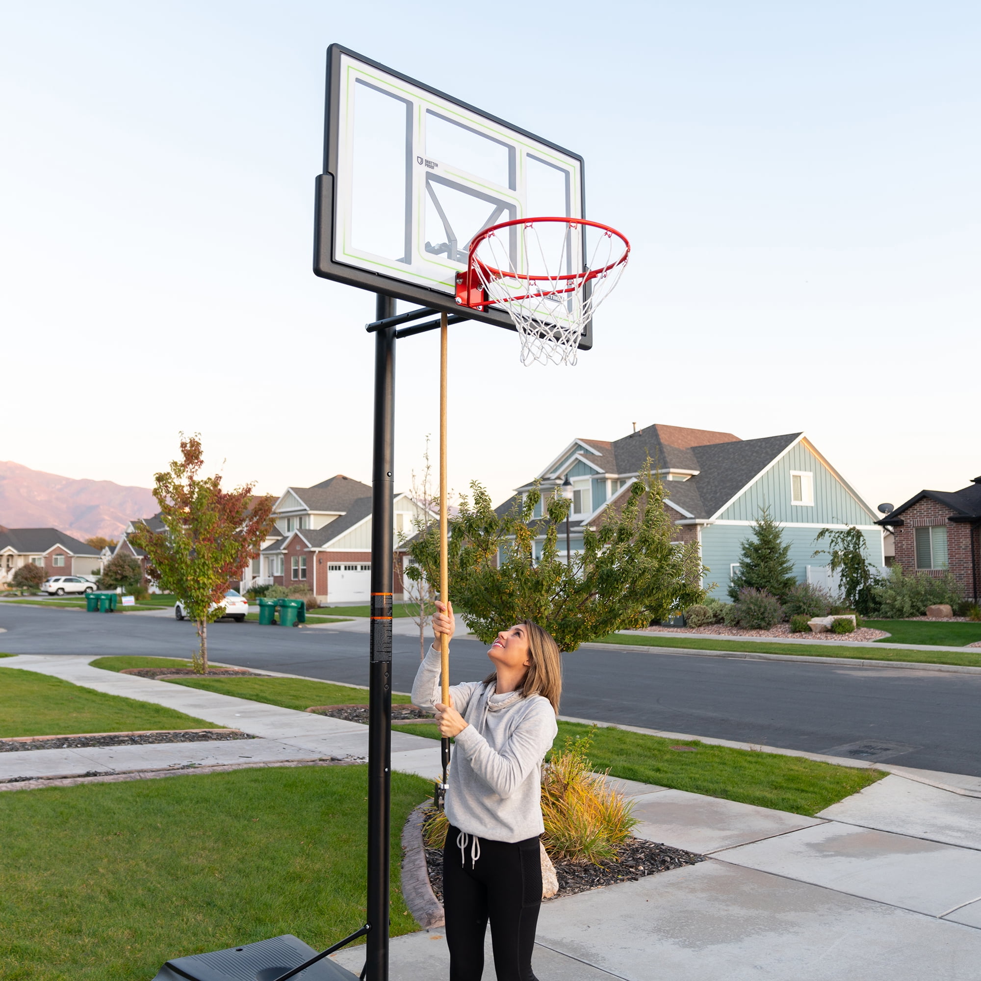 Lifetime 46-Inch Shatterproof Portable Basketball Hoop with Quick Adjust and Classic Rim (Black, 8 to 10 ft) wjpwm