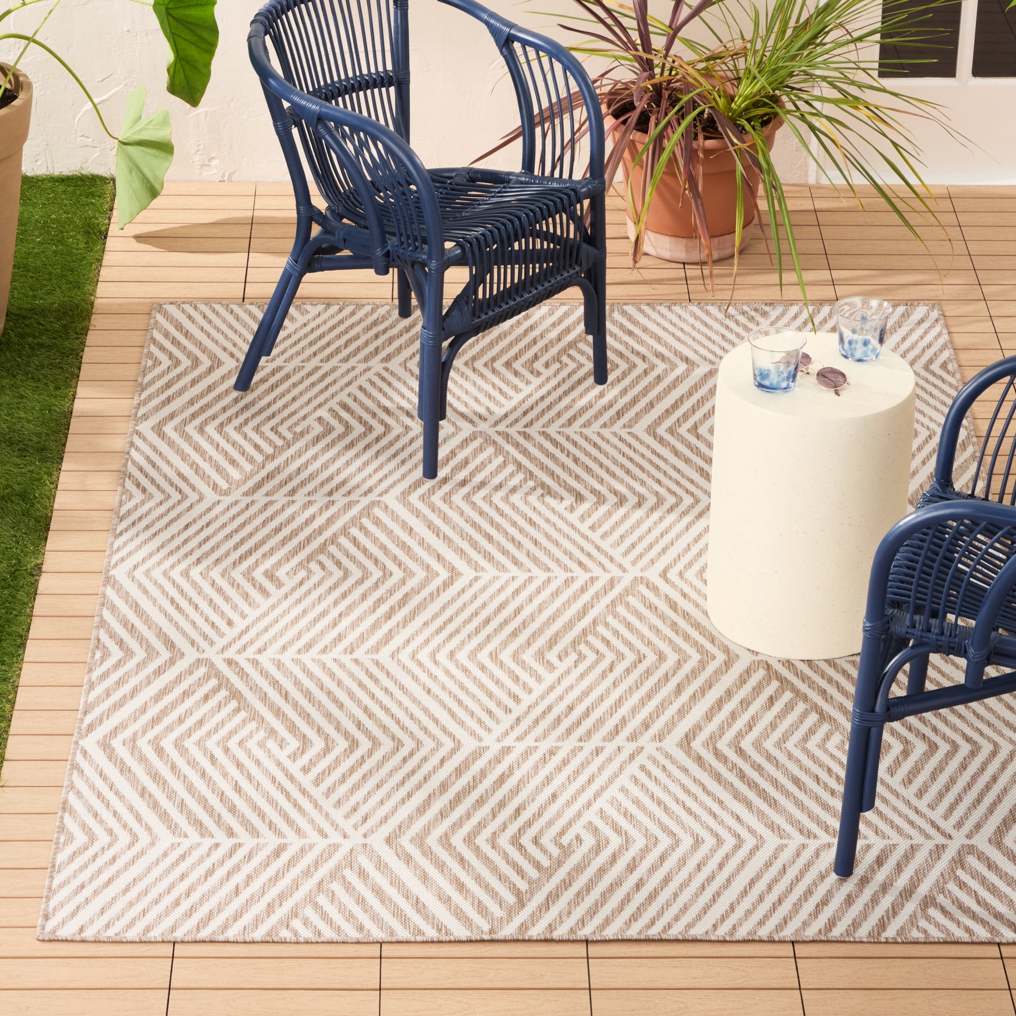 Nicole Miller New York Patio Country Ombre Geo Indoor Outdoor Area Rug (Beige/Cream, 3 ft 11 in x 5 ft 2 in) k6d80