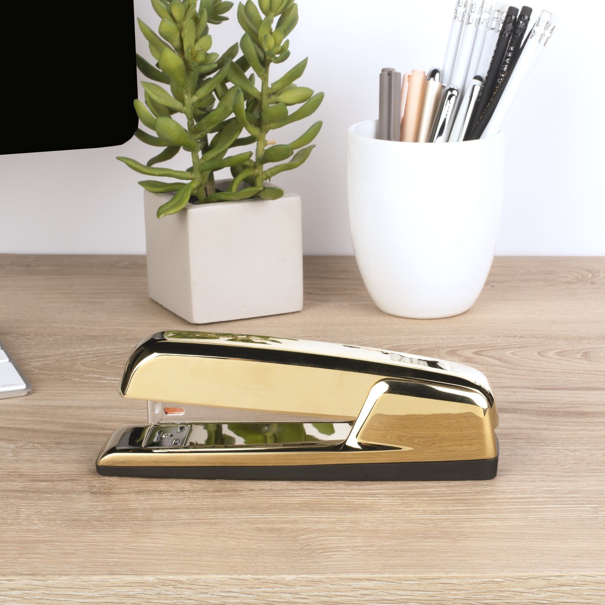 Swingline 747 Business Desktop Stapler (Gold Metallic, 30 Sheet Capacity) bancy