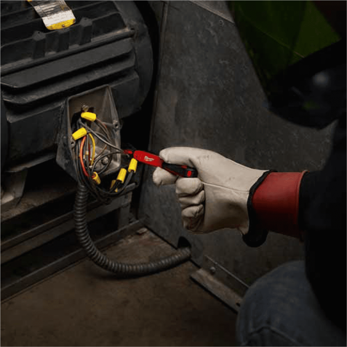 Milwaukee 2202-20 Non-Contact Voltage Detector with LED Work Light (Black, 1 Unit) 4wt7d