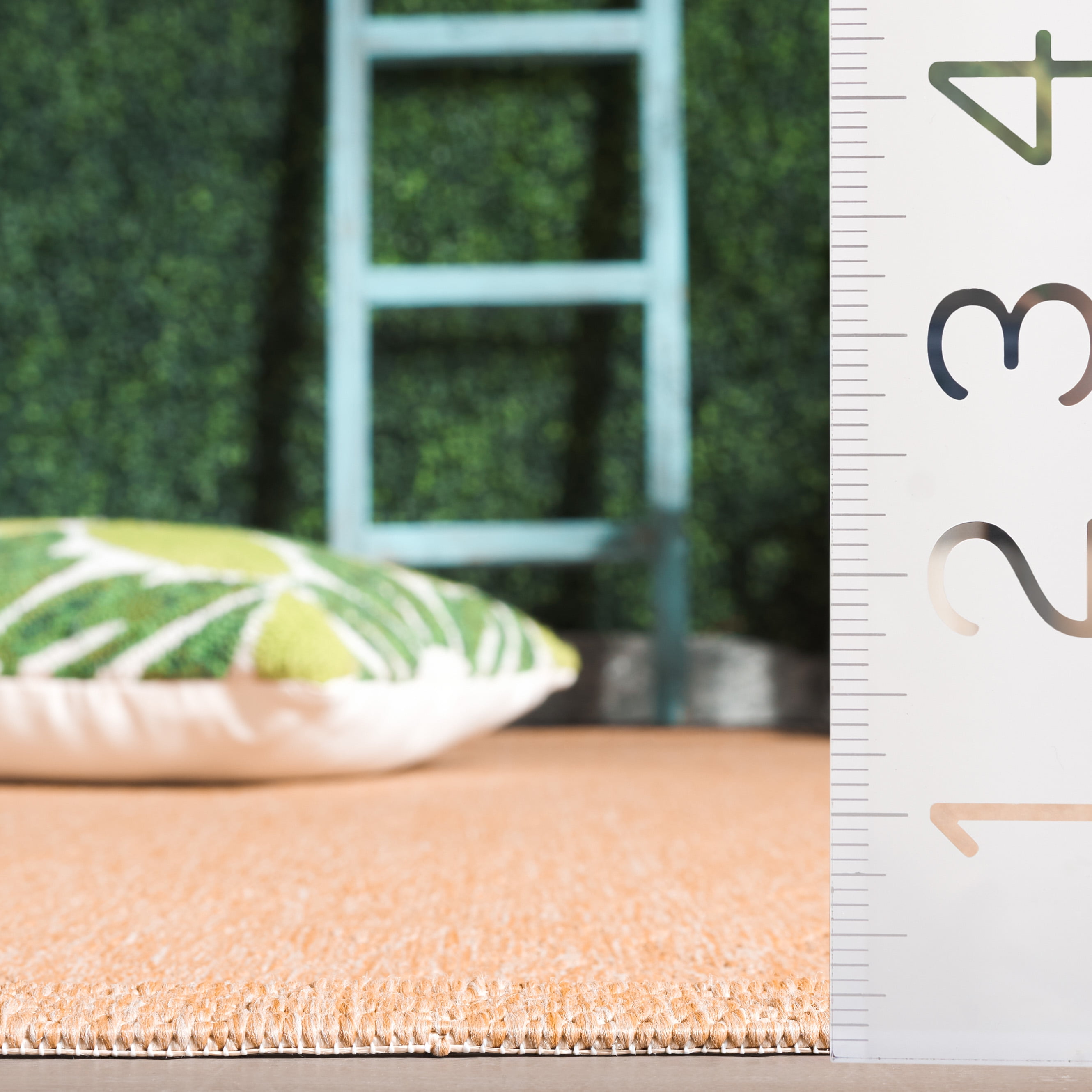 Safavieh Courtyard Teodor Geometric Indoor/Outdoor Area Rug (Natural, 5 ft 3 in x 7 ft 7 in) zmiux