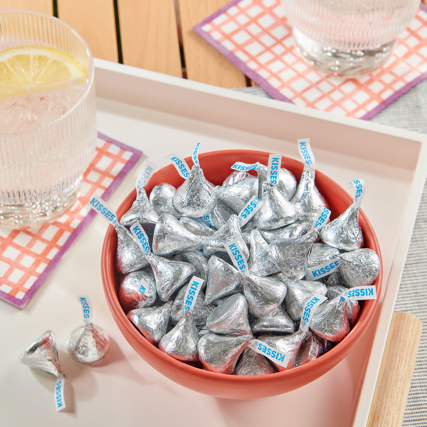 Hershey's Kisses Milk Chocolate Candy, Creamy Snack Treats (10.8 oz) c31zh