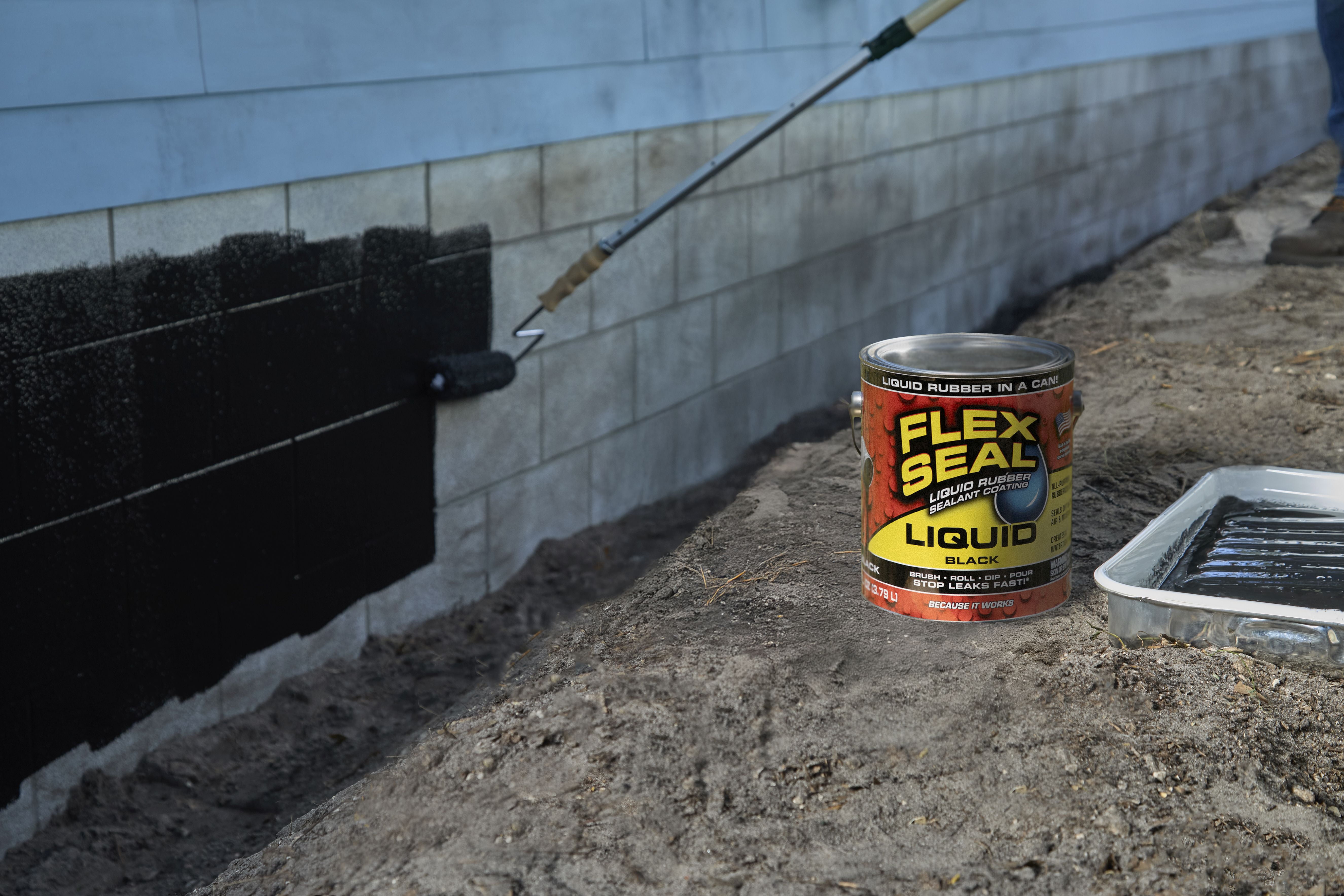 Flex Seal Liquid Rubber Sealant, Watertight Protective Coating (Black, 1 Gallon) wce32
