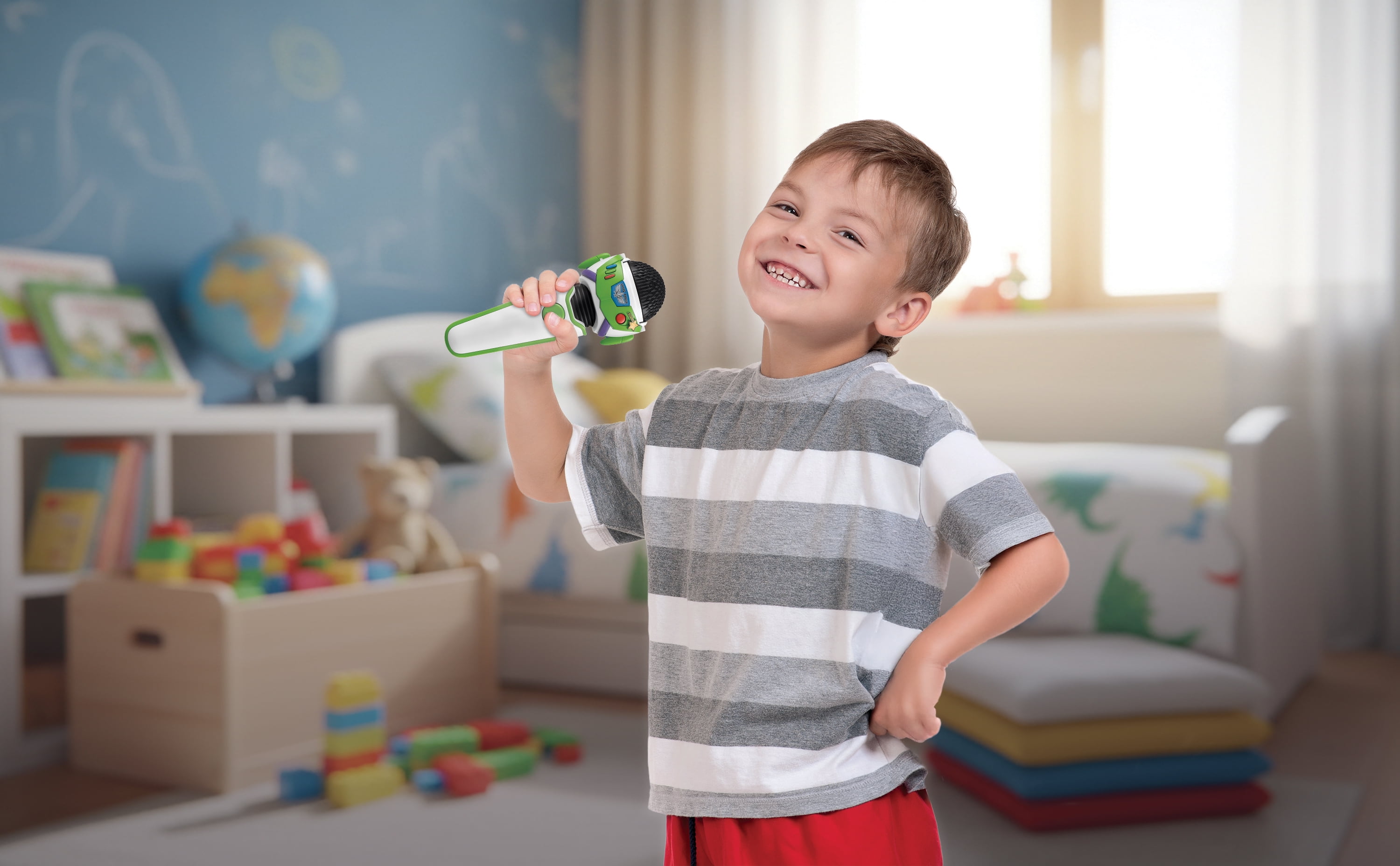 Disney Pixar Toy Story Buzz Lightyear Voice Changer Microphone with Pop-Out Wings (Red, 8 in) l51k7