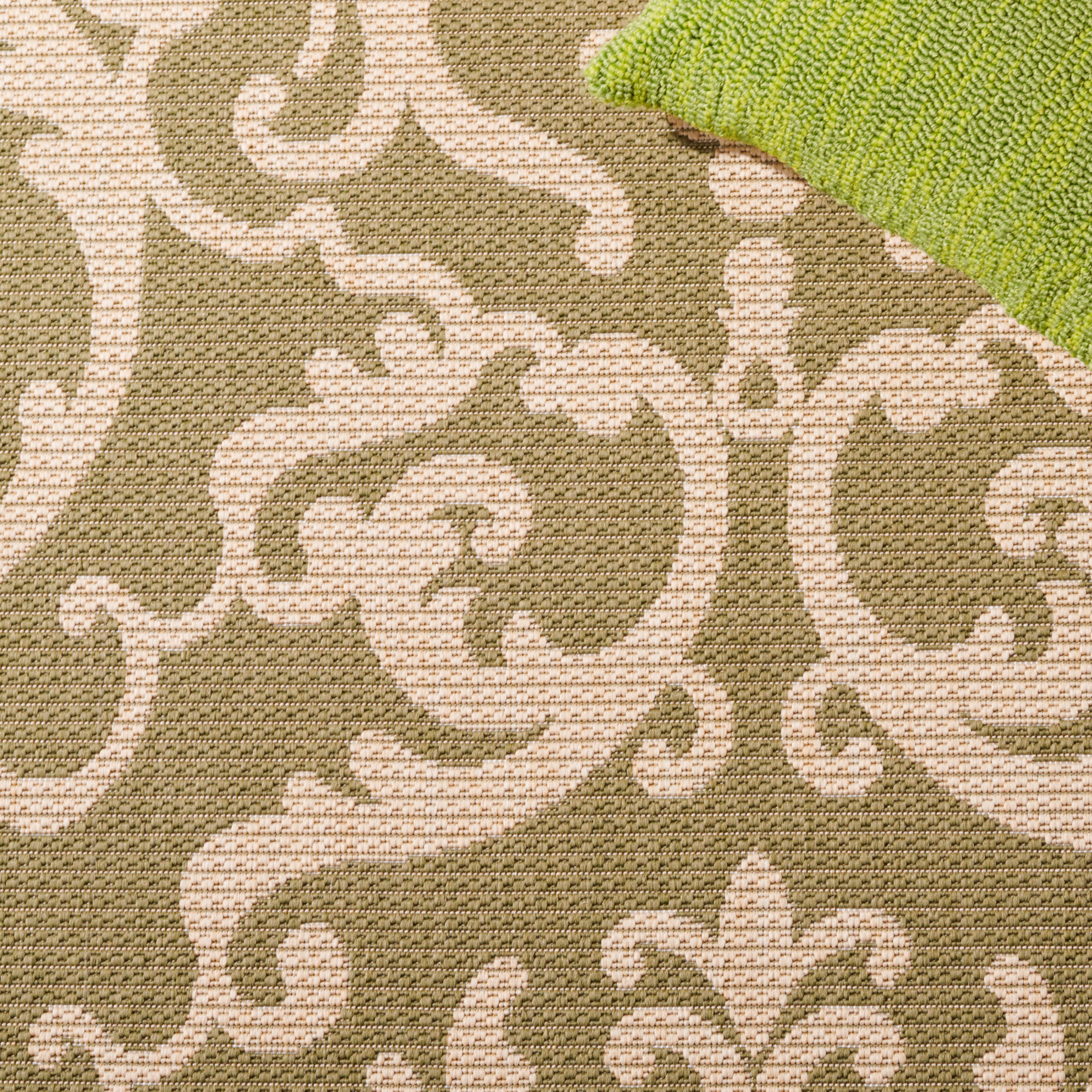 Safavieh Courtyard Dara Damask Indoor/Outdoor Area Rug (Olive/Natural, 5 ft 3 in x 7 ft 7 in) dd81q