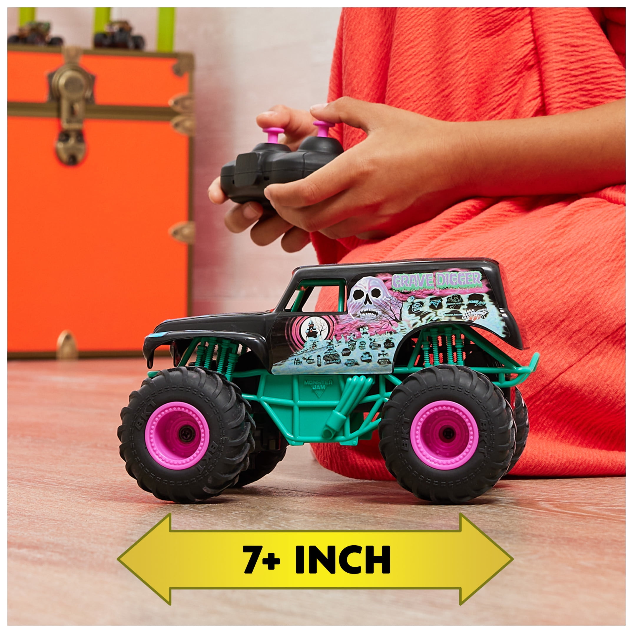 Monster Jam Grave Digger Remote Control Monster Truck, Nitro Neon Edition (1:24 Scale) 7ld2p