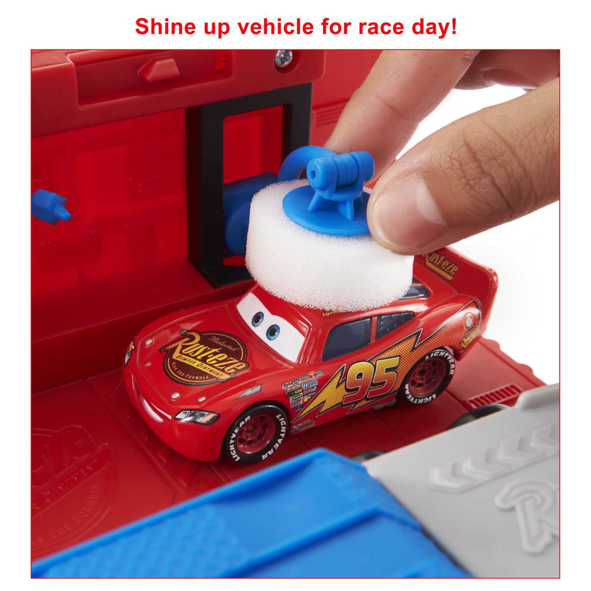 Disney Pixar Cars Transforming Mack Playset, 2-in-1 Transporter and Tune-Up Station (17 in) npm7u