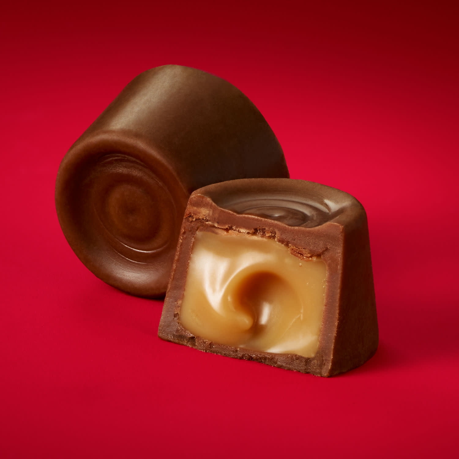 ROLO Rich Chocolate Caramels Candy, Creamy Caramel Filled Chocolate Treats (10.6 oz) 031q9
