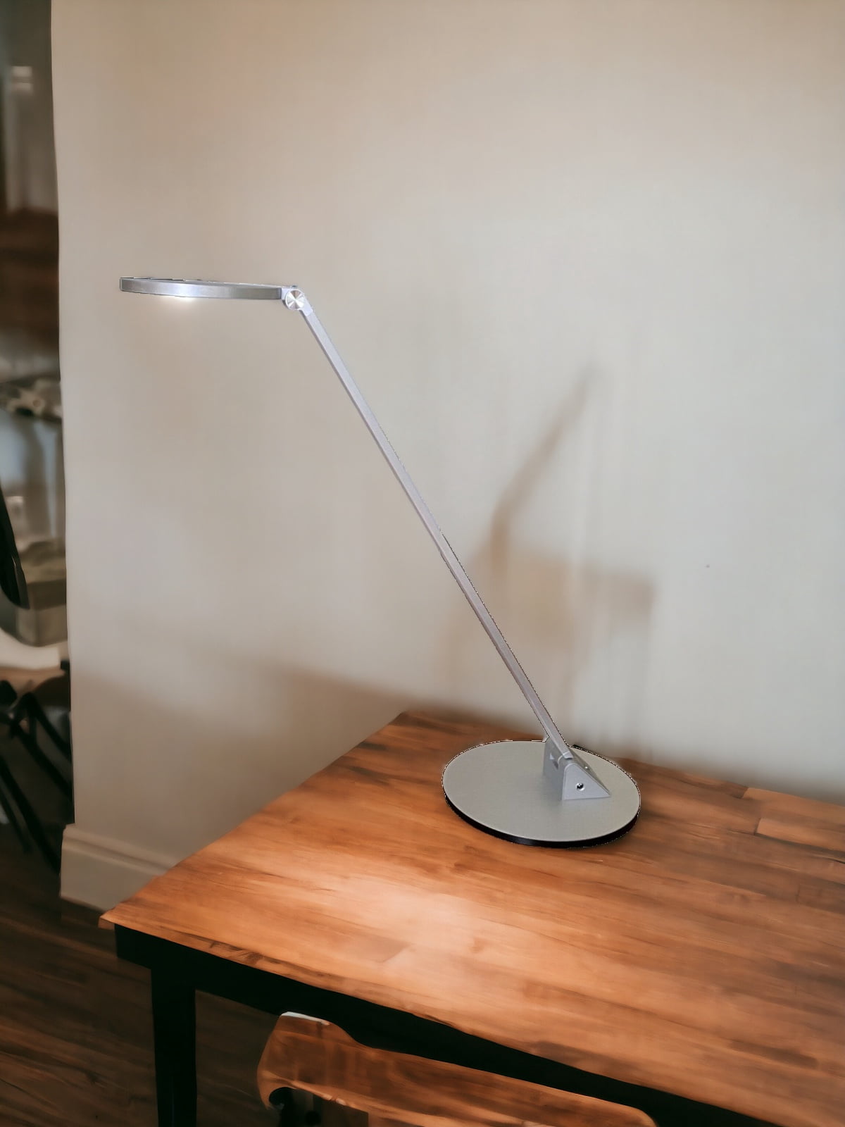 Tensor Slim Line O LED Desk Lamp, Foldable Task Light with 18 in Hinged Arm (Silver, 12W) u22k8