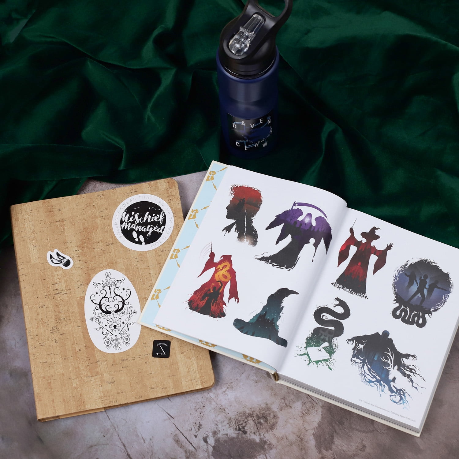 Thunder Bay Press Harry Potter World of Stickers (Hardcover, 1 Book) blt78