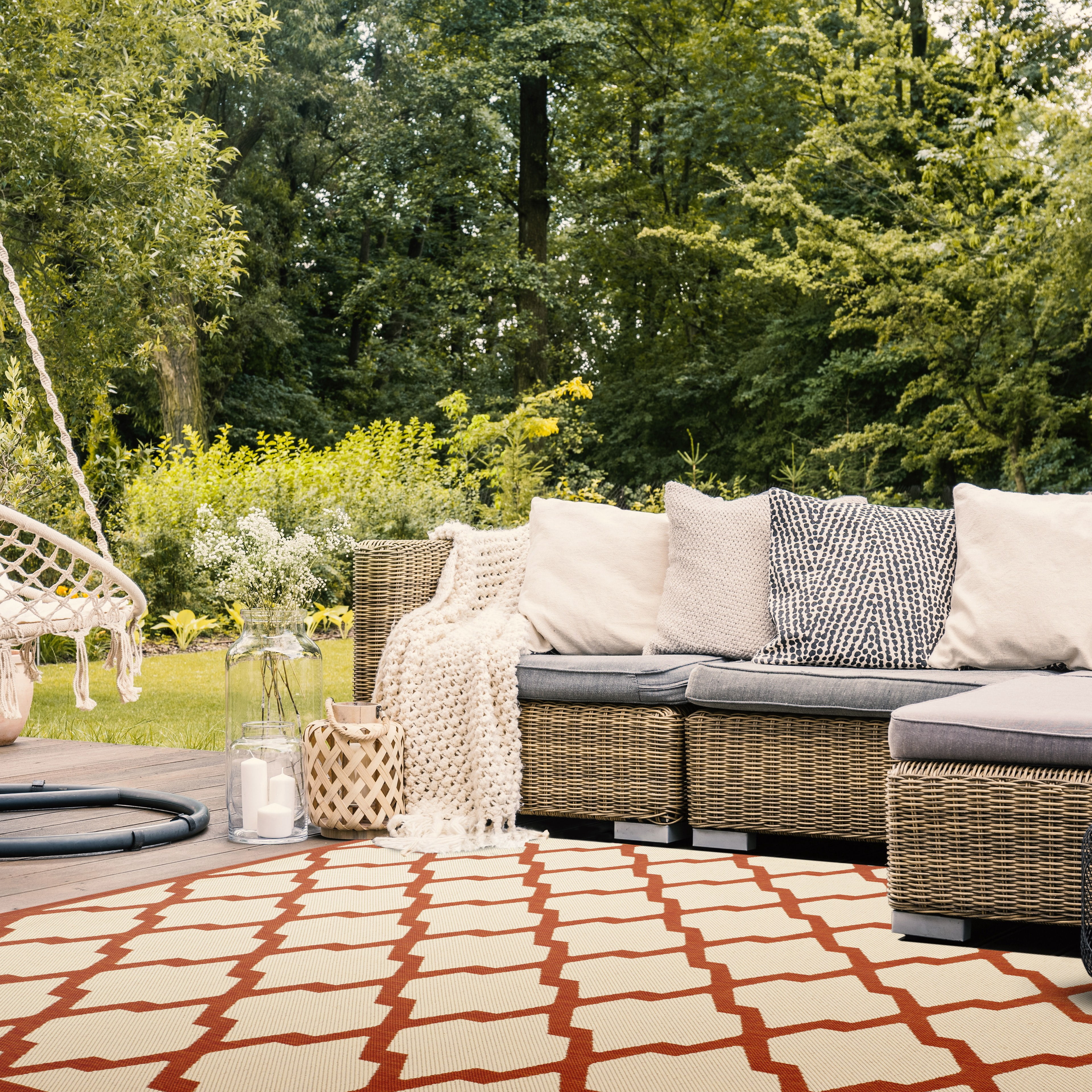 Safavieh Courtyard Amber Geometric Indoor/Outdoor Area Rug (Beige/Terracotta, 5 ft 3 in x 7 ft 7 in) fo7mt