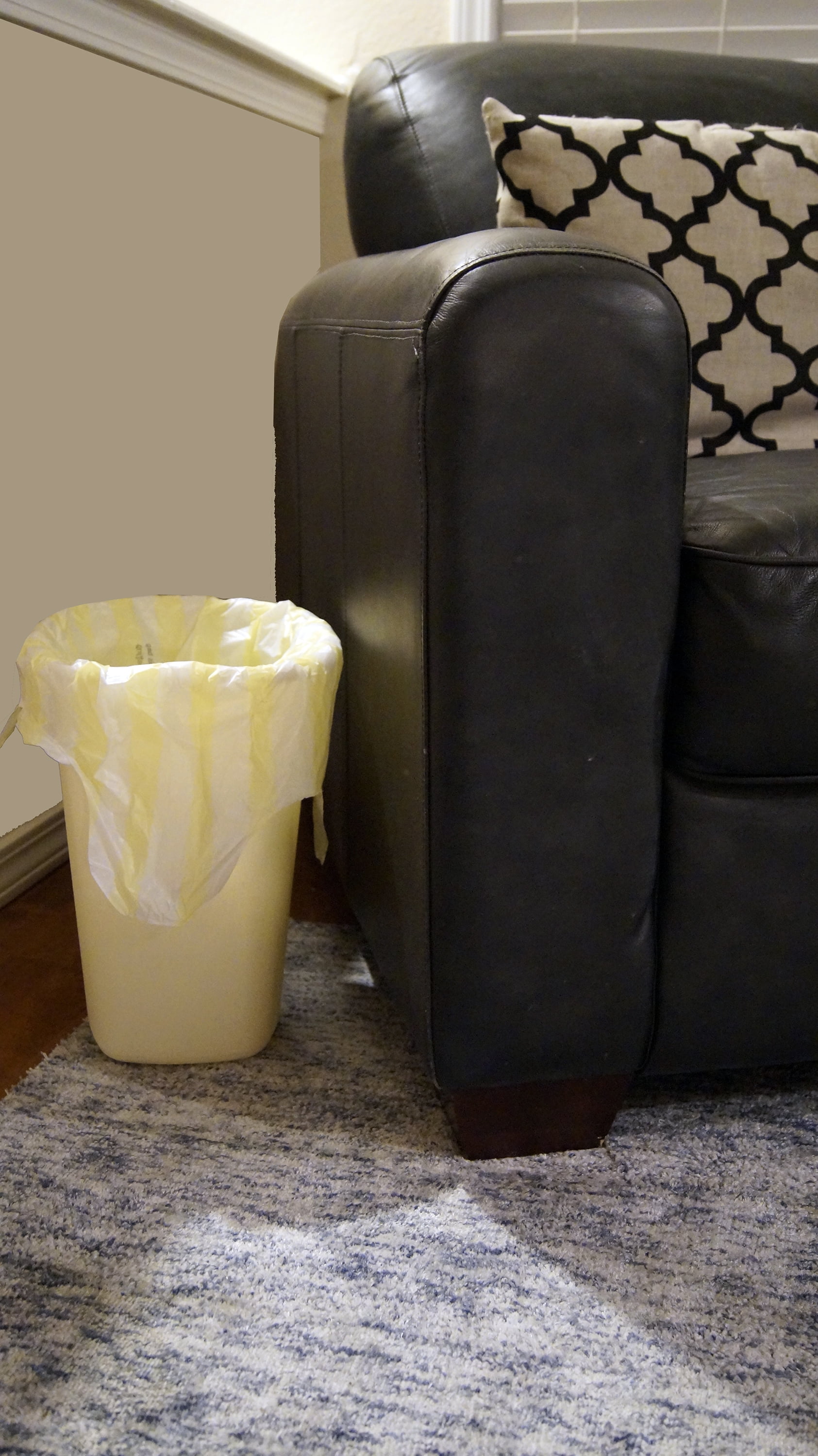 Hero Scent Stripes Small Trash Bags (Lemon Scented, 4 Gallon, 40 Count) qrszz
