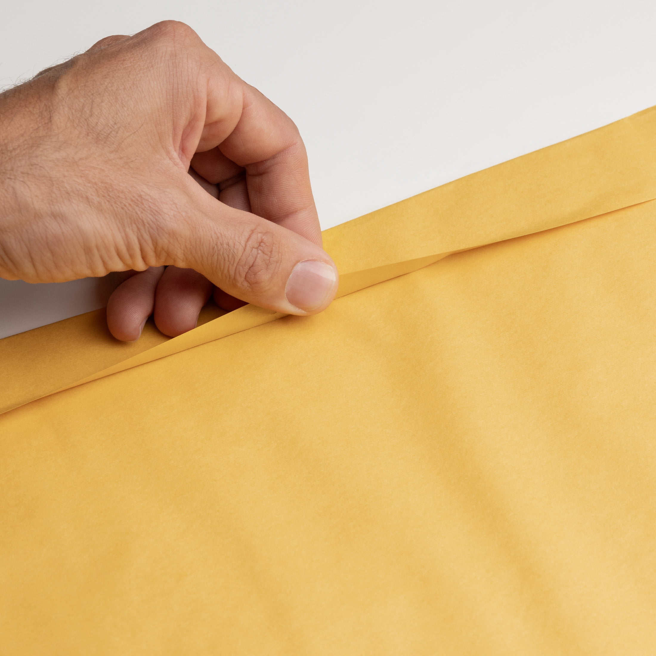 Duck Self-Seal Kraft Bubble Mailers, Padded Shipping Envelopes for Secure Mailing (Yellow, 8.5 in x 11 in, 12 Pack) a8ara