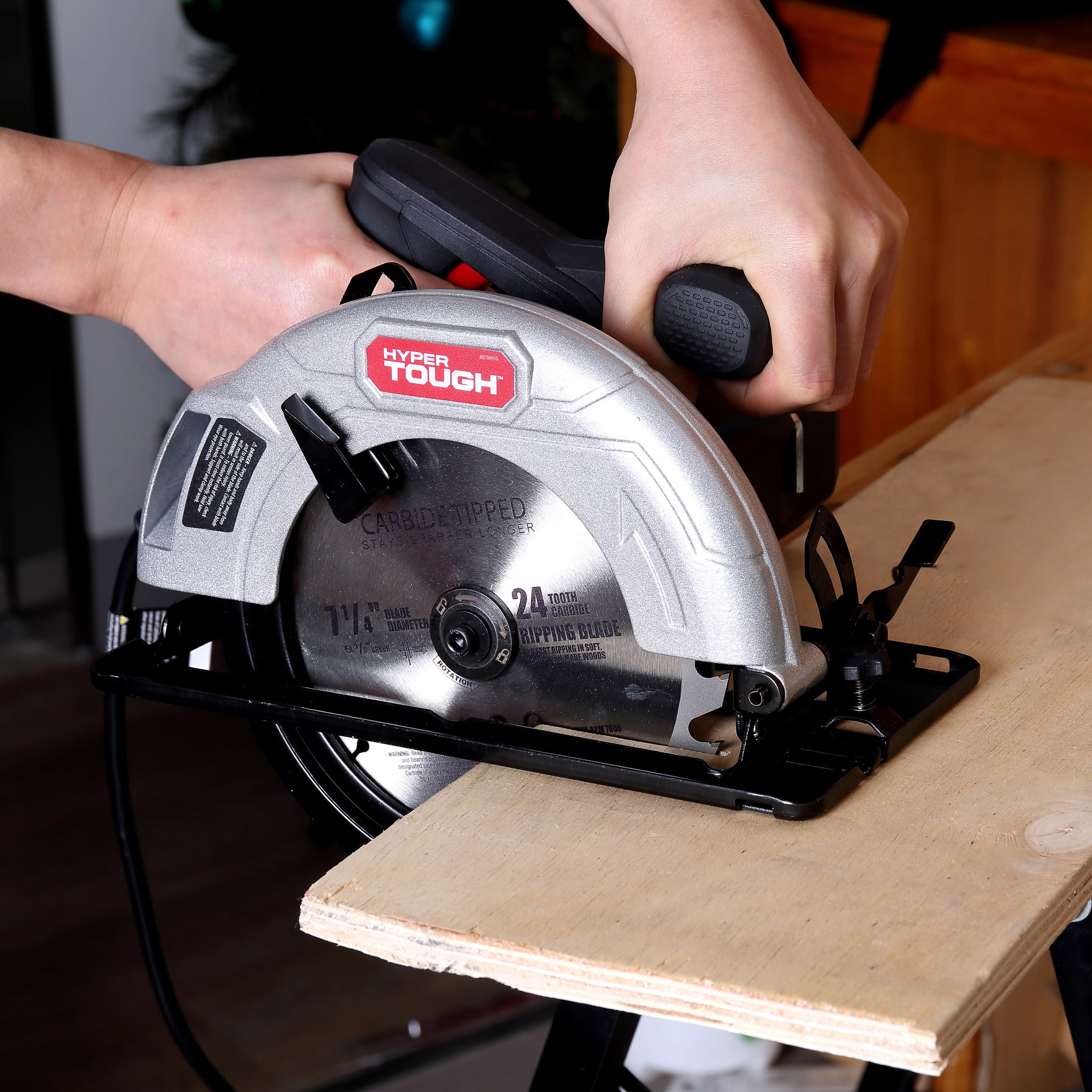 Hyper Tough 12 Amp Corded Circular Saw with Steel Shoe and Adjustable Bevel (7.25 in) fee8g