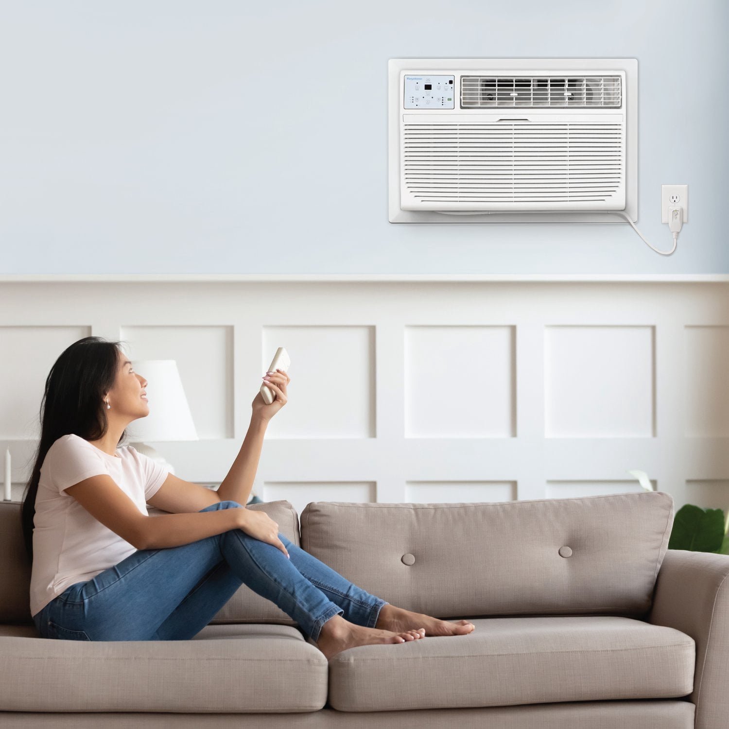 Keystone 12,000 BTU Through-the-Wall Air Conditioner with Remote Control (White, 550 sq. ft.) vuydk