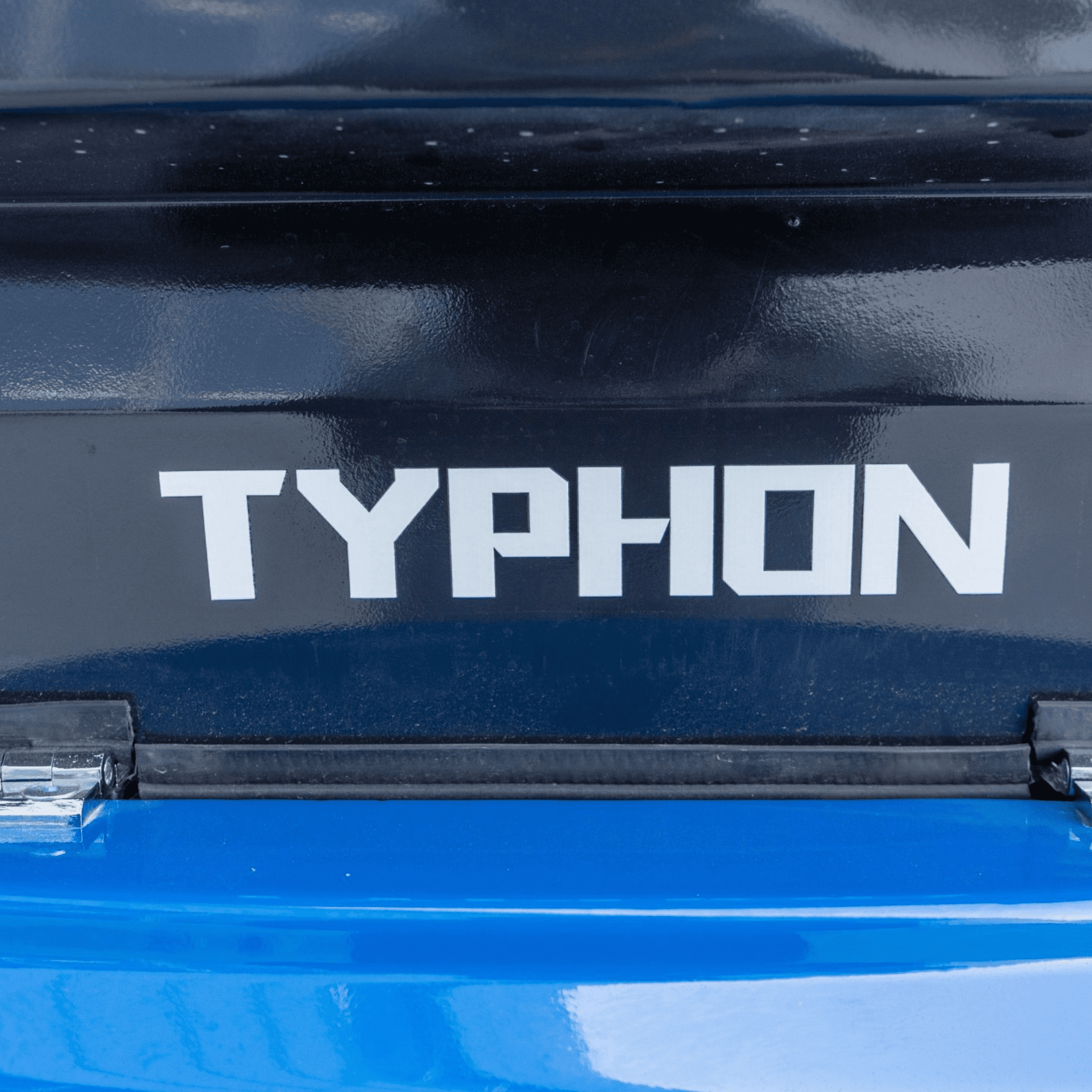 TYPHON Terror XIX Prestige Mini Excavator, Kubota D902 Engine, Retractable Tracks, A/C Cabin (Blue, 4200 lb) z1gue