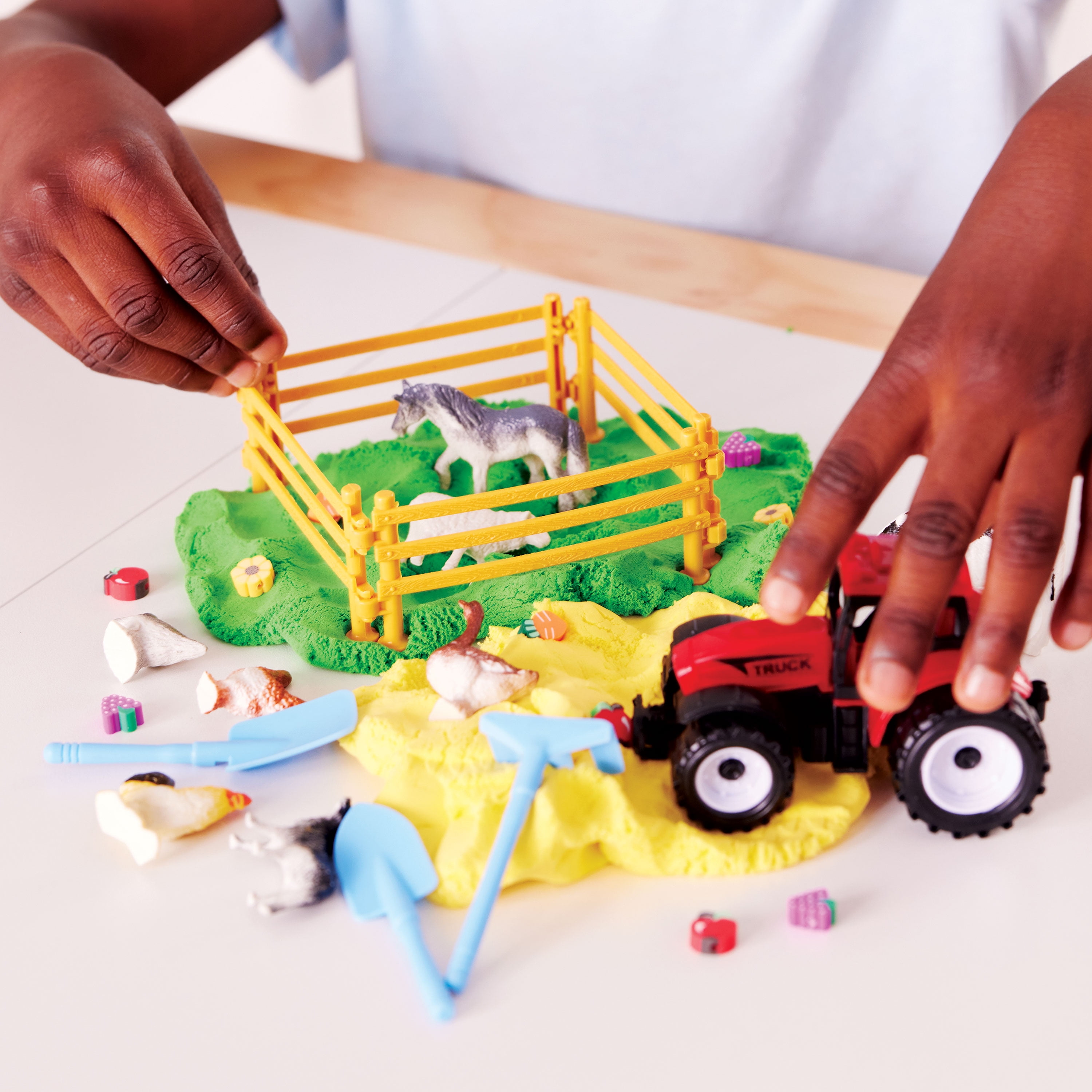 Creativity for Kids Sensory Activity Kit Farm Animal Playset with Cloud Clay and Figurines (1 Set) l3l7a
