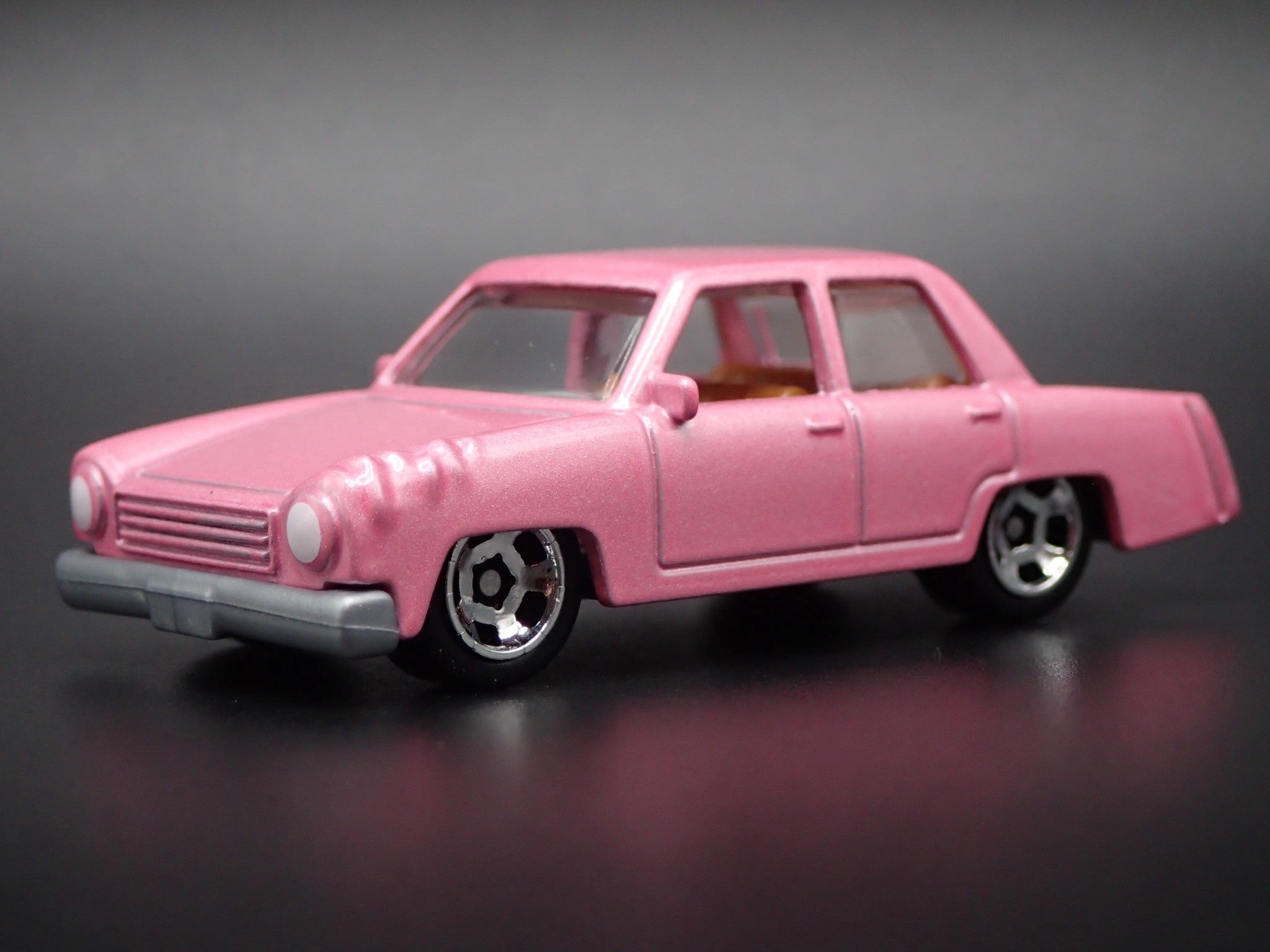 Hot Wheels 1973 Plymouth Valiant Simpsons Family Car Diecast Model (Pink, 1/64 Scale) nozbs