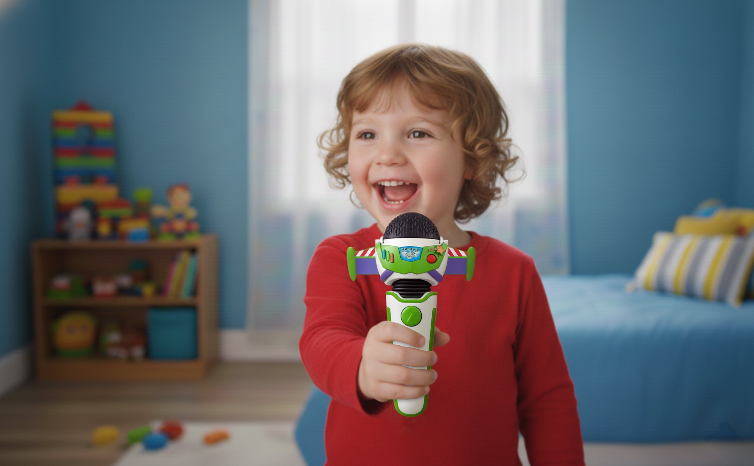 Disney Pixar Toy Story Buzz Lightyear Voice Changer Microphone with Pop-Out Wings (Red, 8 in) l51k7