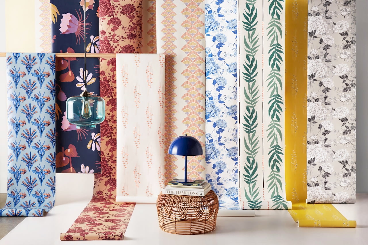 Drew Barrymore Flower Home Floral Peel & Stick Wallpaper Mural (Red, 18 ft x 24 in) f00e2