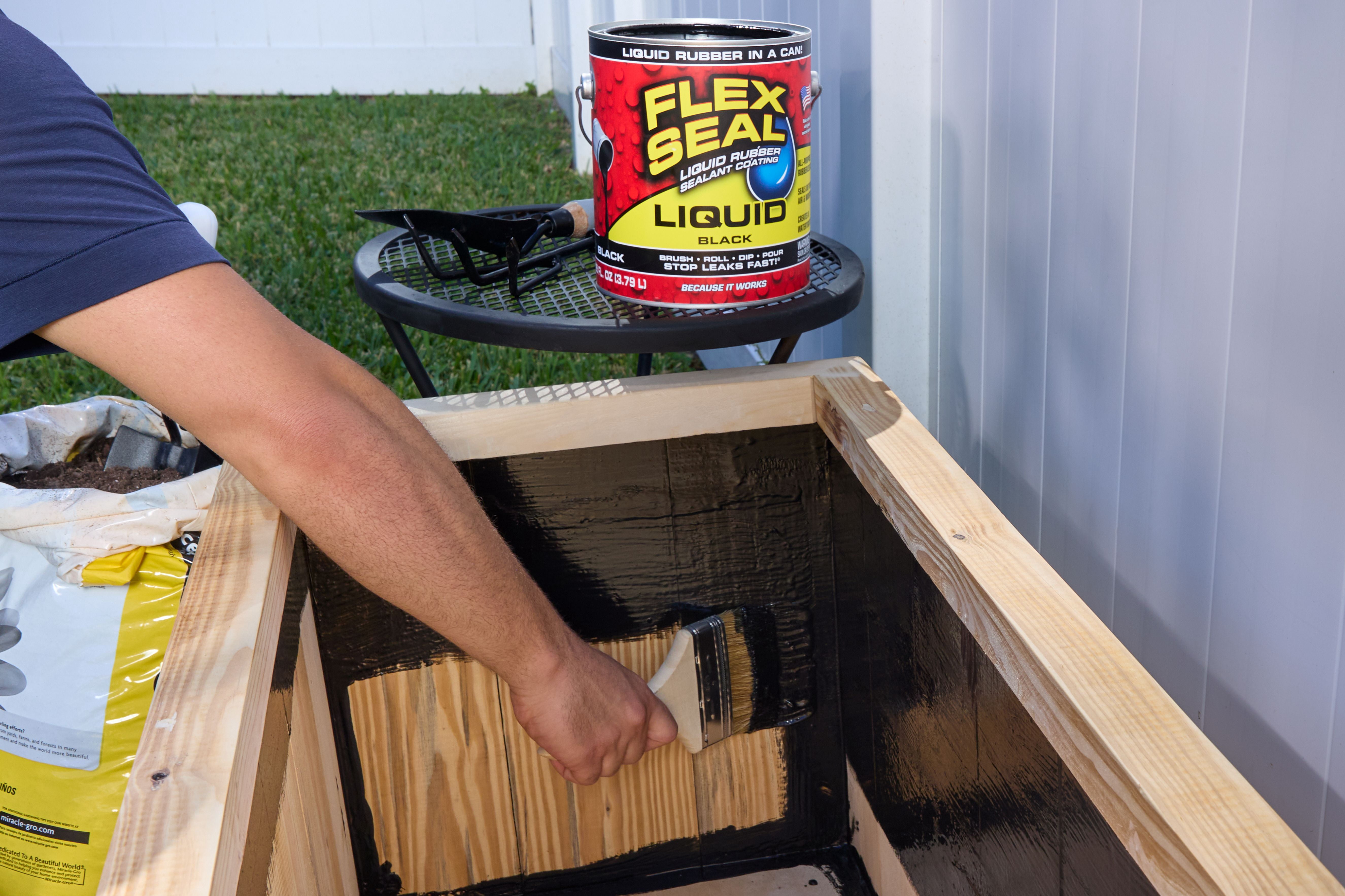 Flex Seal Liquid Rubber Sealant, Watertight Protective Coating (Black, 1 Gallon) wce32