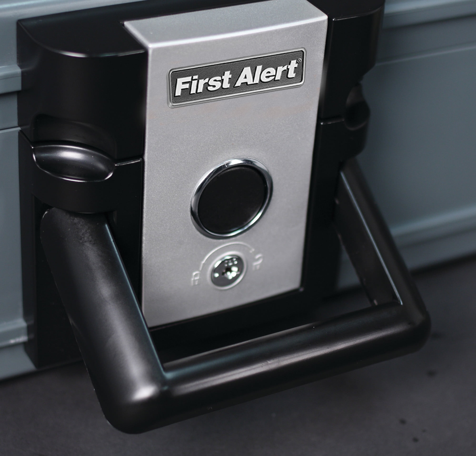 First Alert Fire-Resistant Security Safe with Key Lock (Gray, 0.17 cu ft) 60wwq