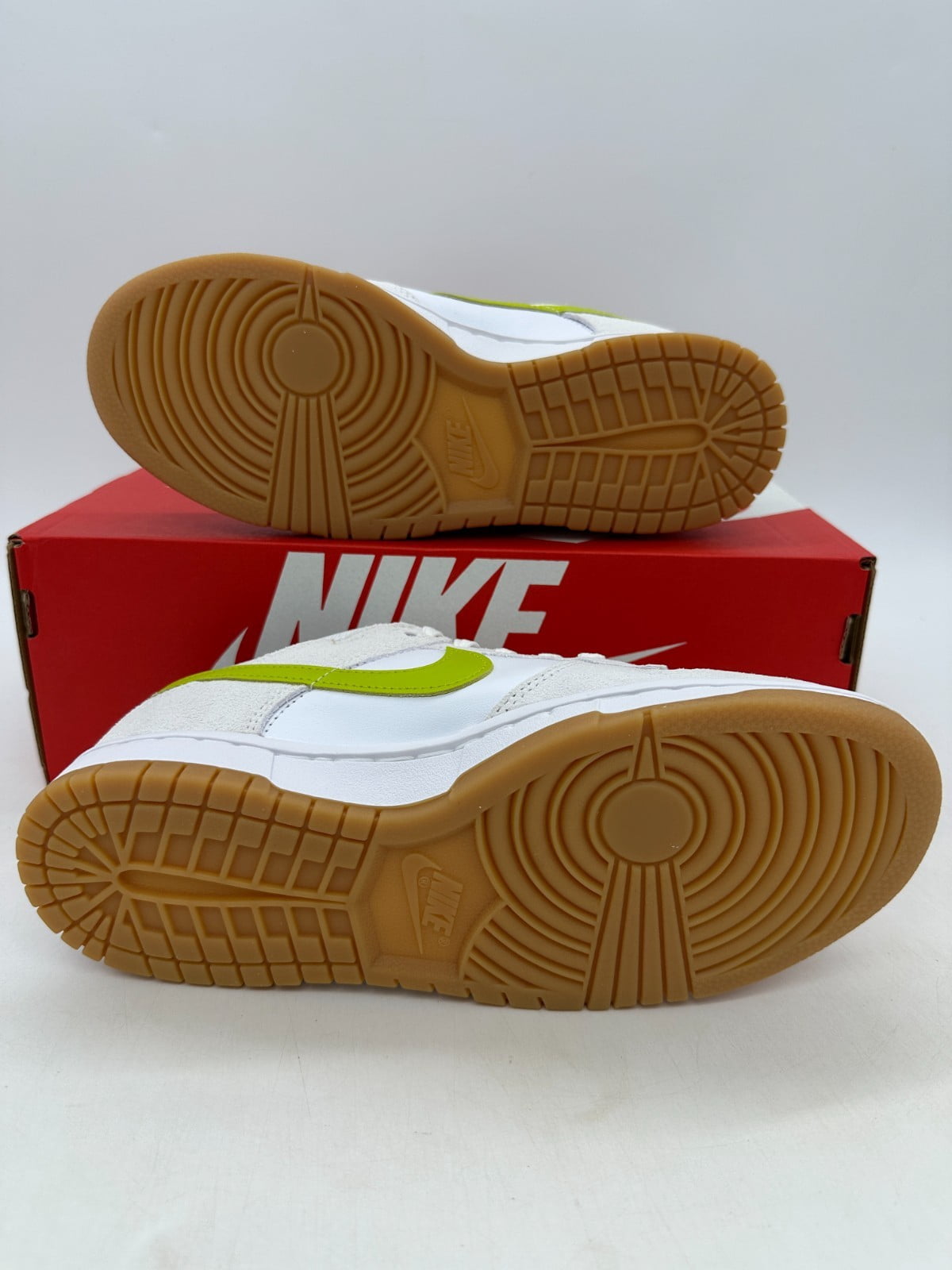 Nike Dunk Low Women's Athletic Shoes Leather Sneakers (White/Green, 8 US) vp2zu