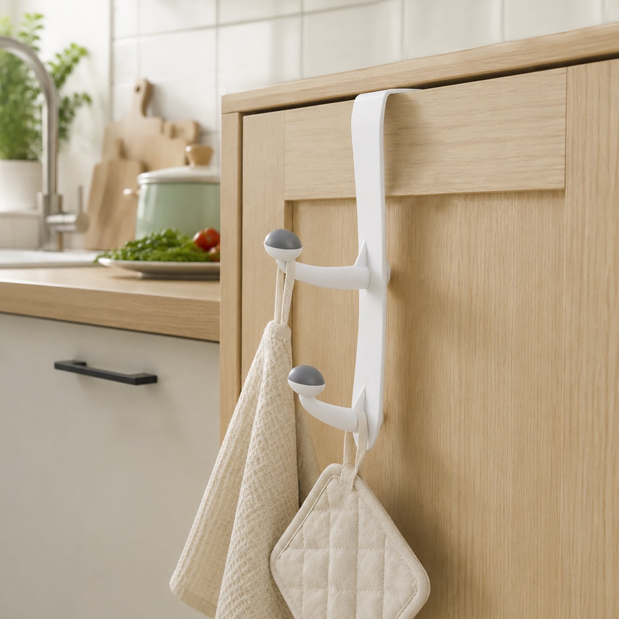 Mainstays Over the Door Rubber Grip Hooks for Closet and Bathroom Storage (White, 2 Pack) l9uys