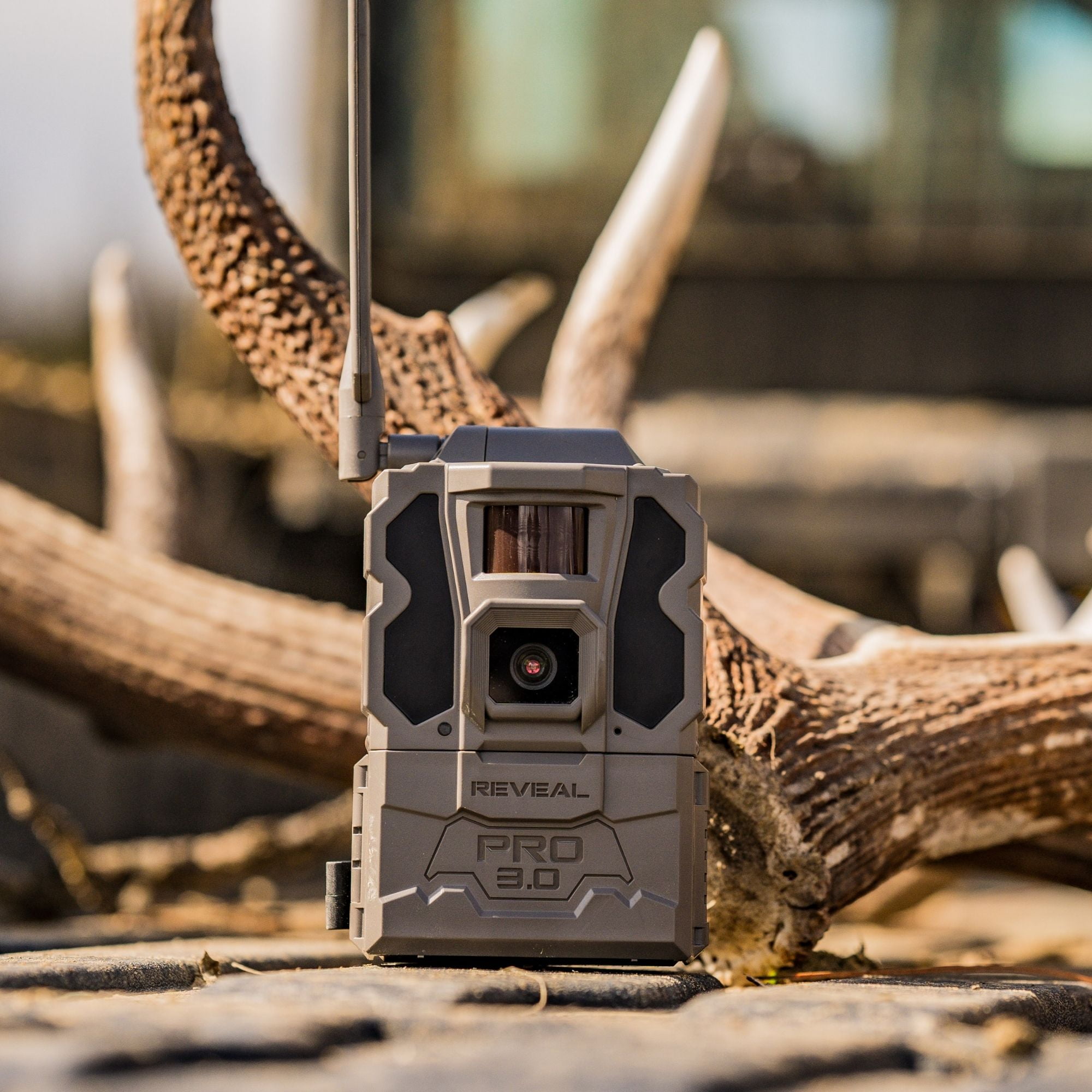 Tactacam Reveal Pro 3.0 Cellular Trail Camera (4G LTE, GPS, No-Glow Night Vision, 1080p HD) (Black, 1 Unit) 1lfgr